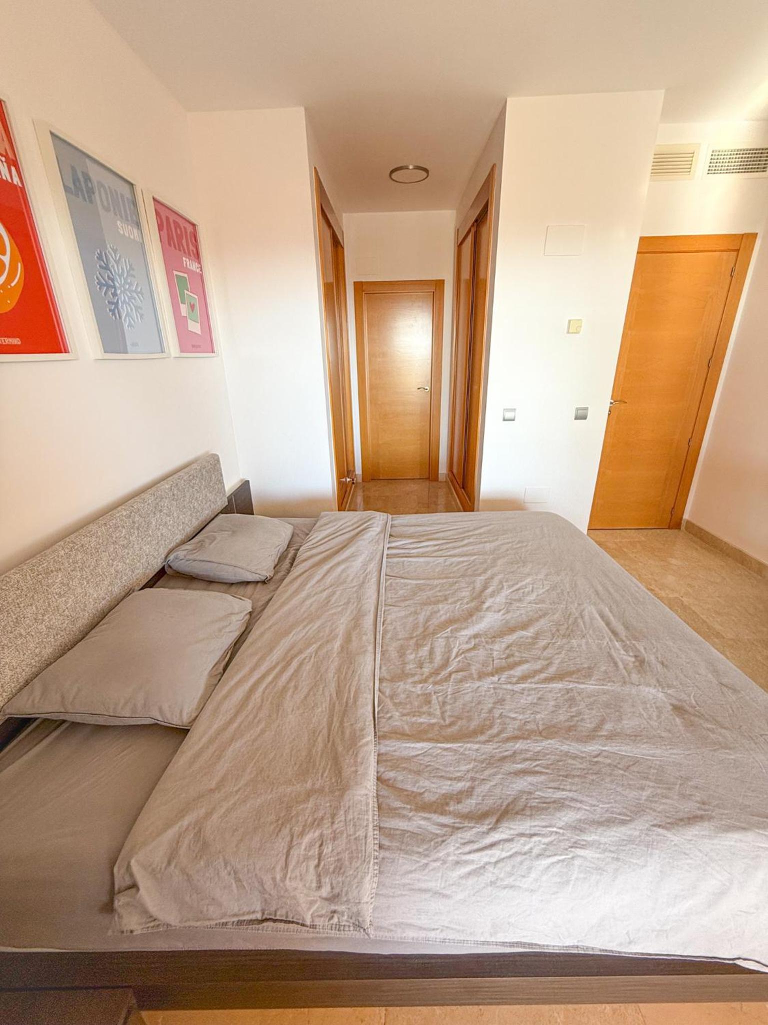 Apartamento de dos habitaciones con terraza y vista al mar