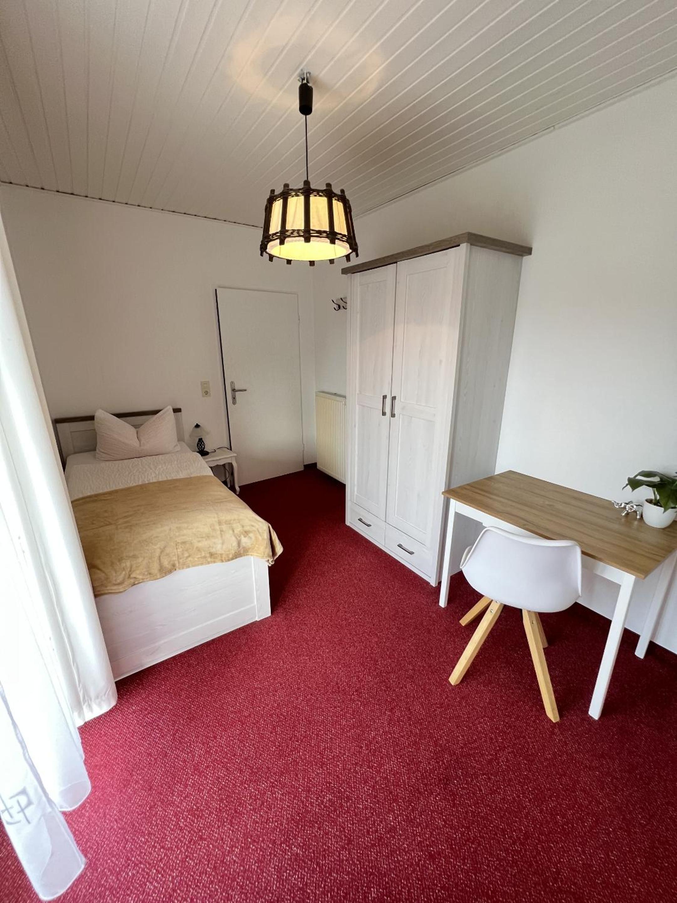 Single Room with Private Bathroom photo 2