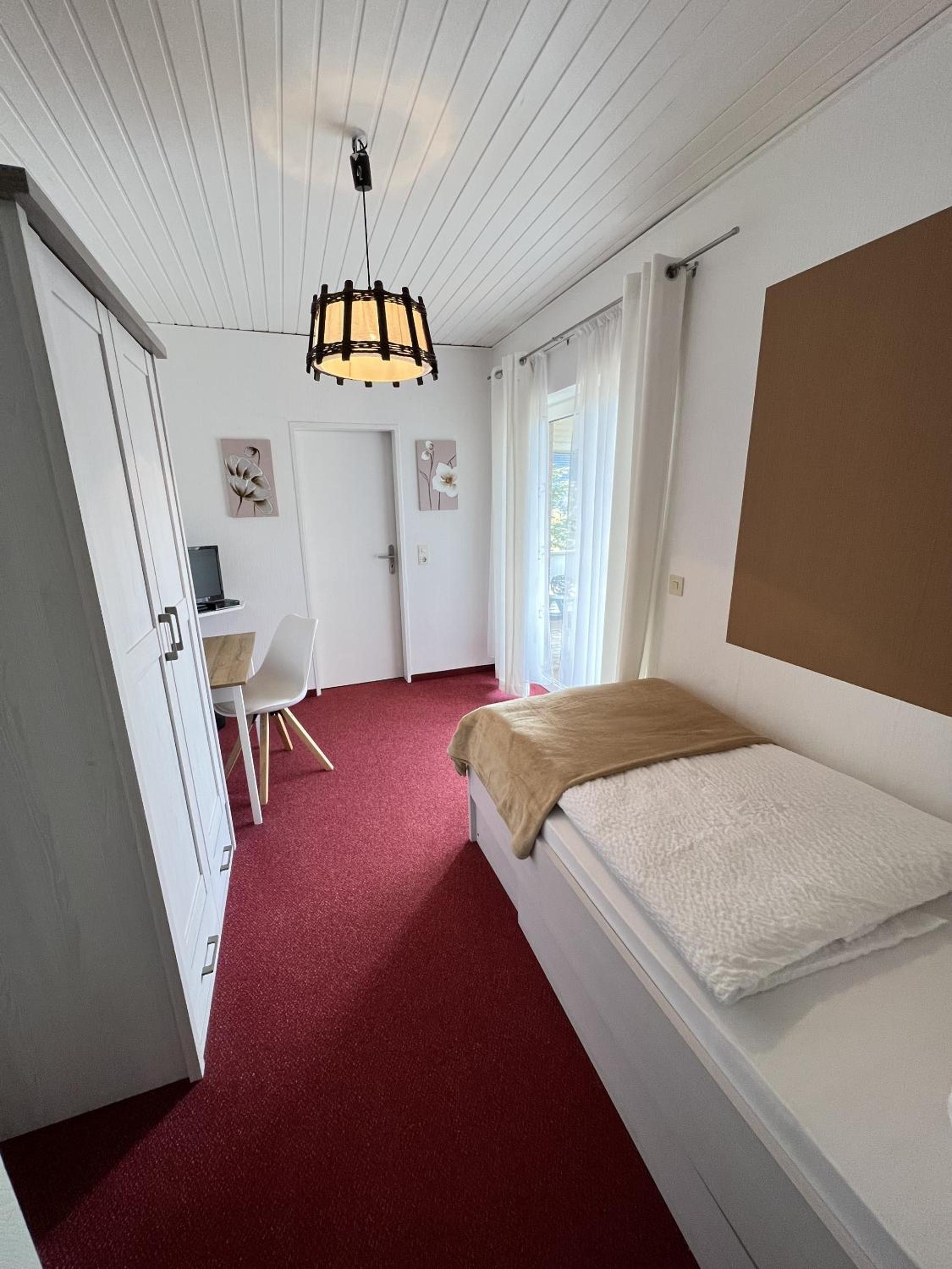 Single Room with Private Bathroom photo 3