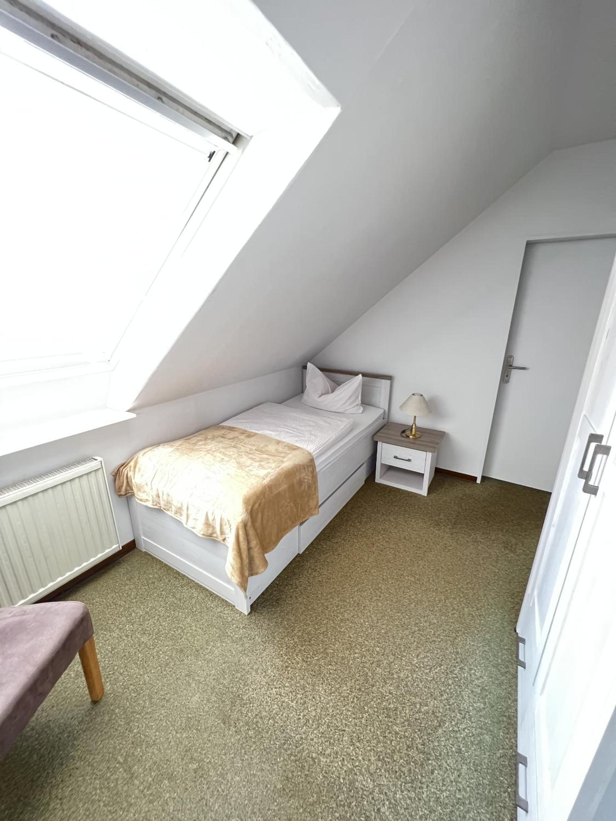 Economy Triple Room photo 2