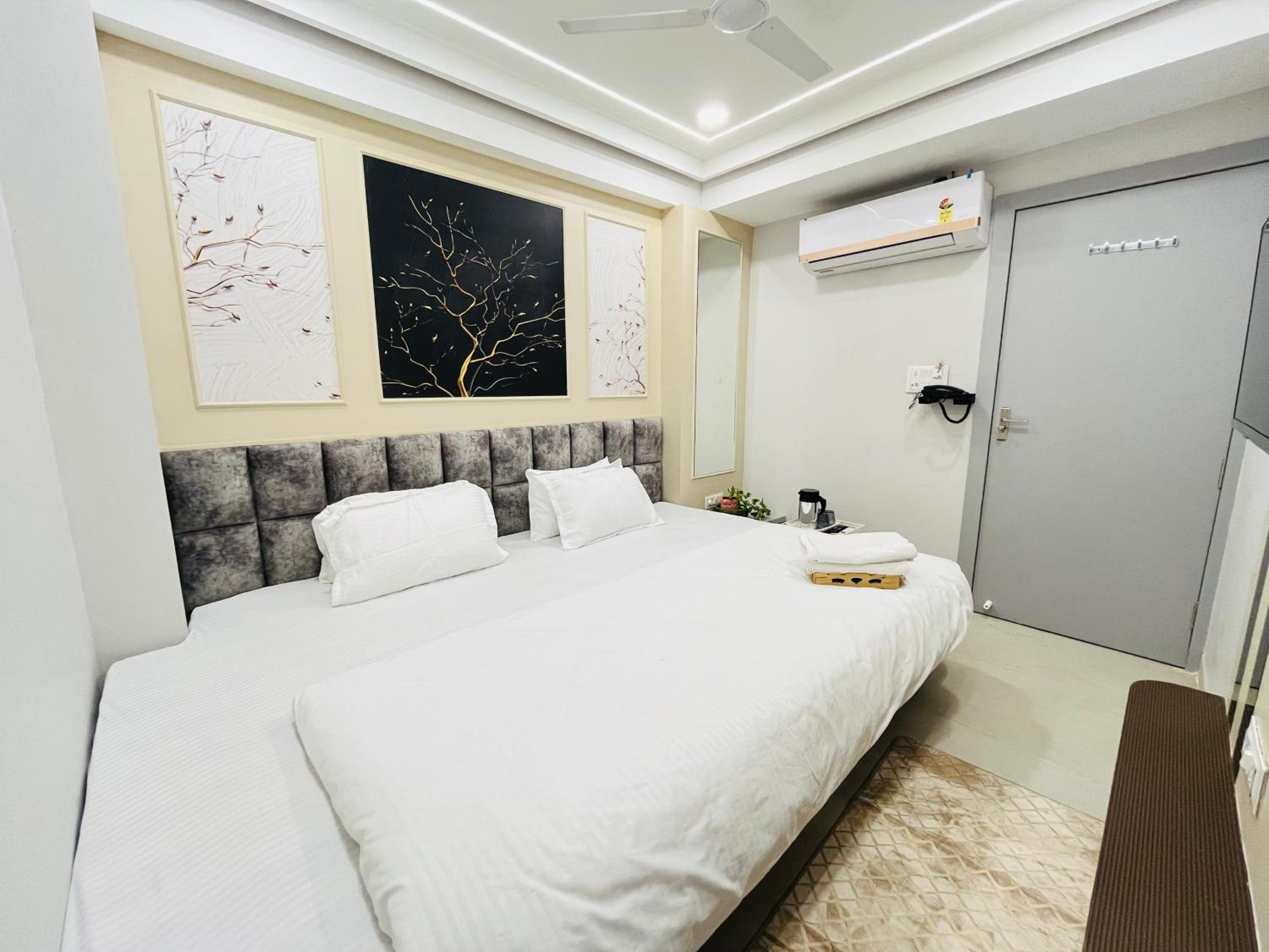Deluxe Triple Room photo 2
