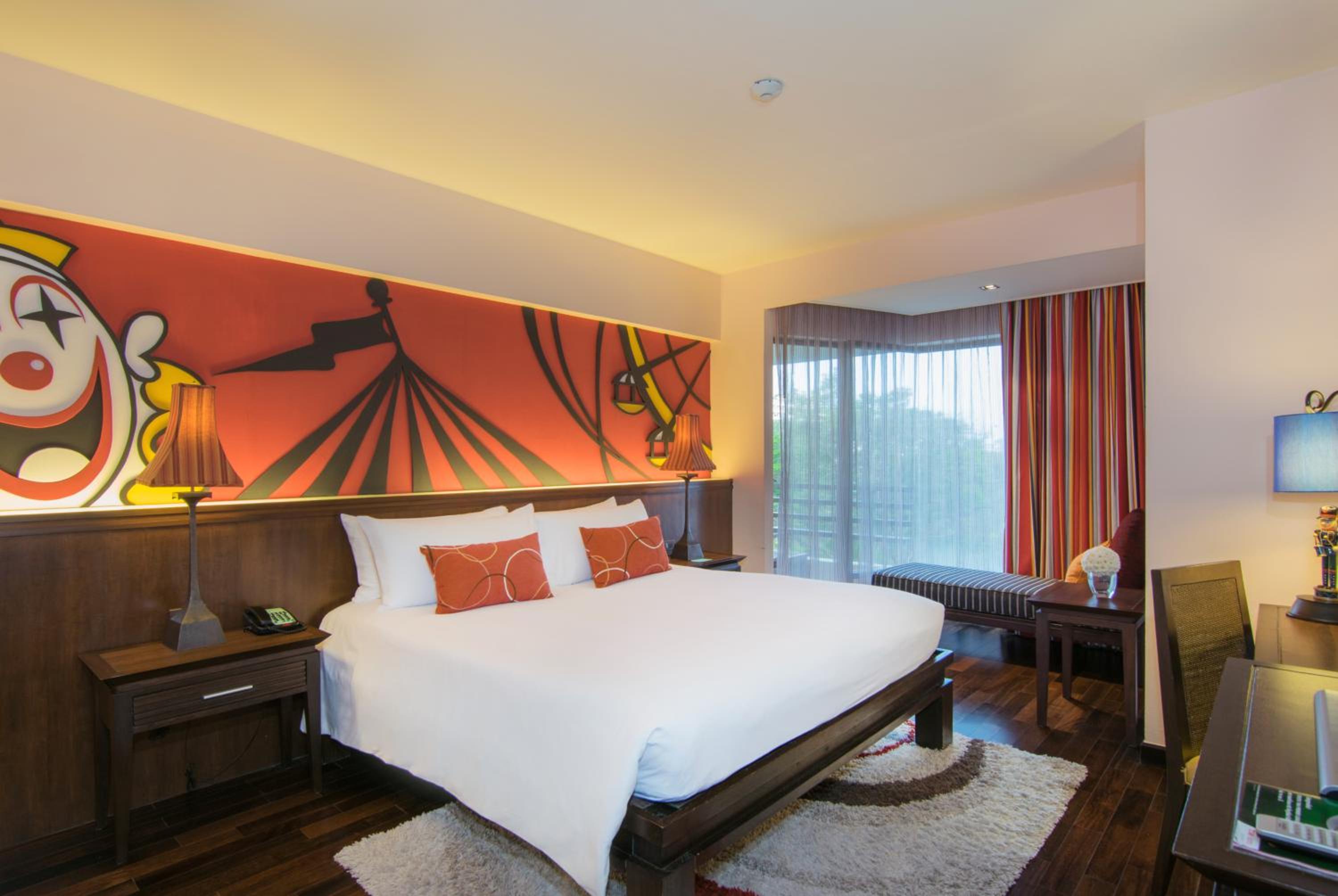Theme Suite - Photo 3