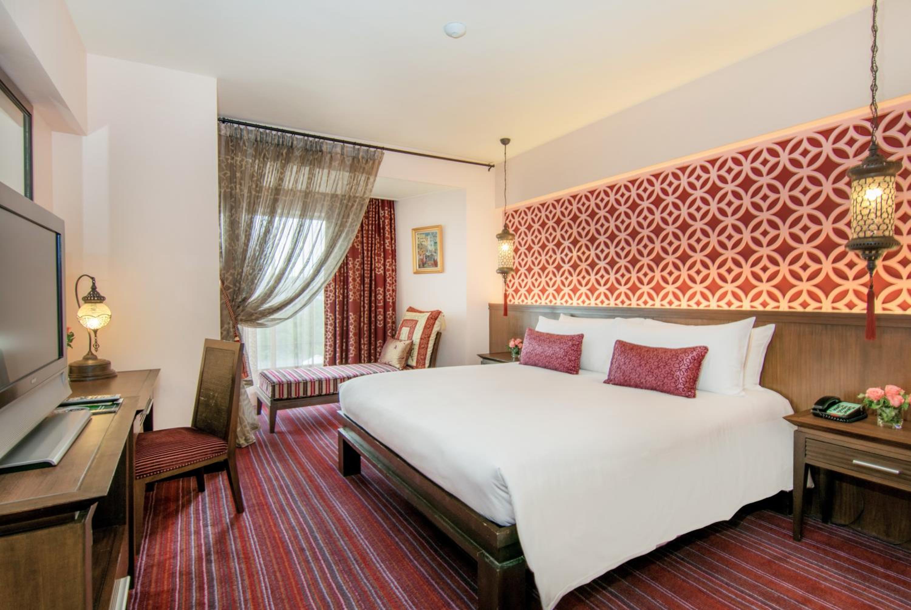 Theme Suite - Photo 1
