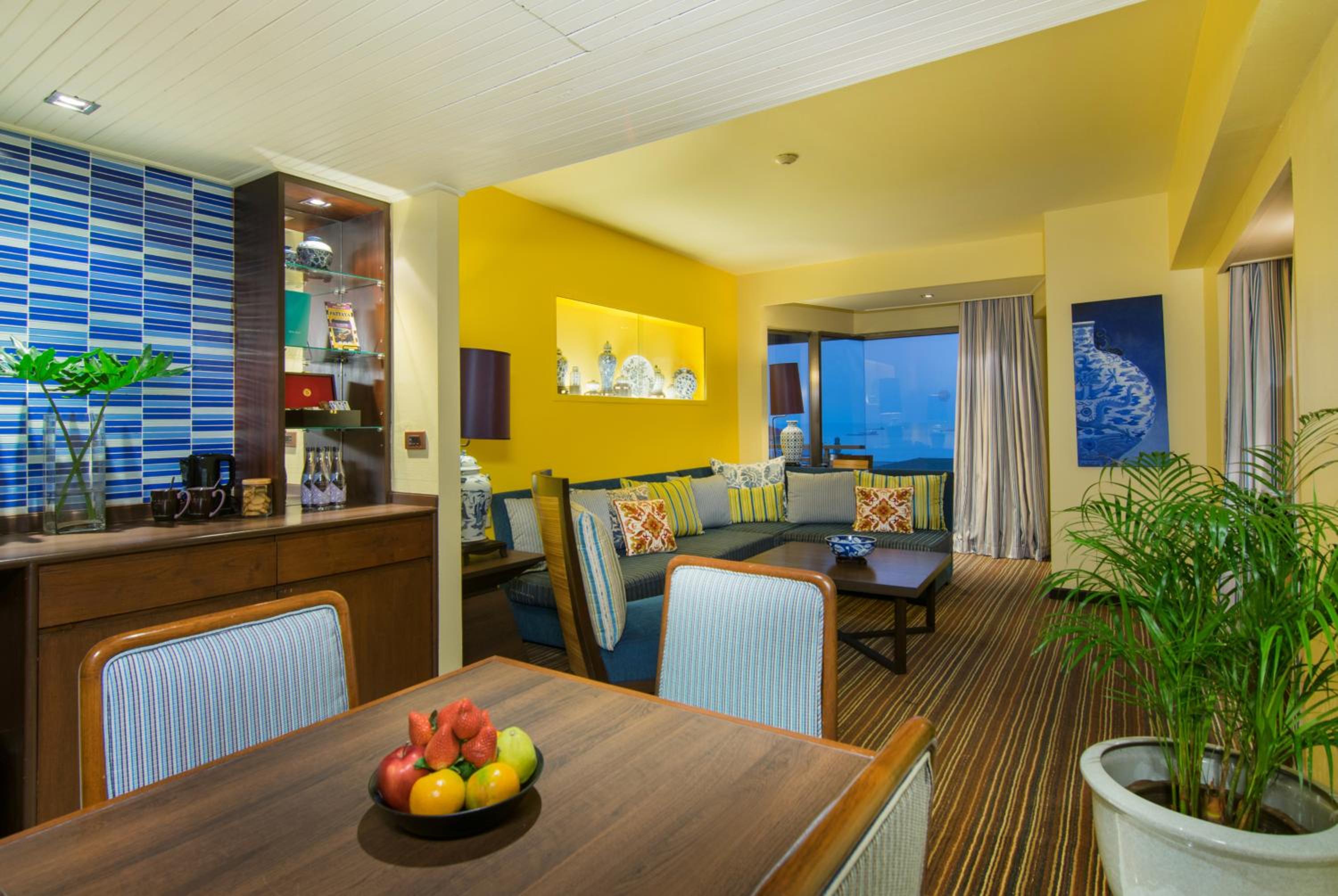 Theme Suite - Photo 4