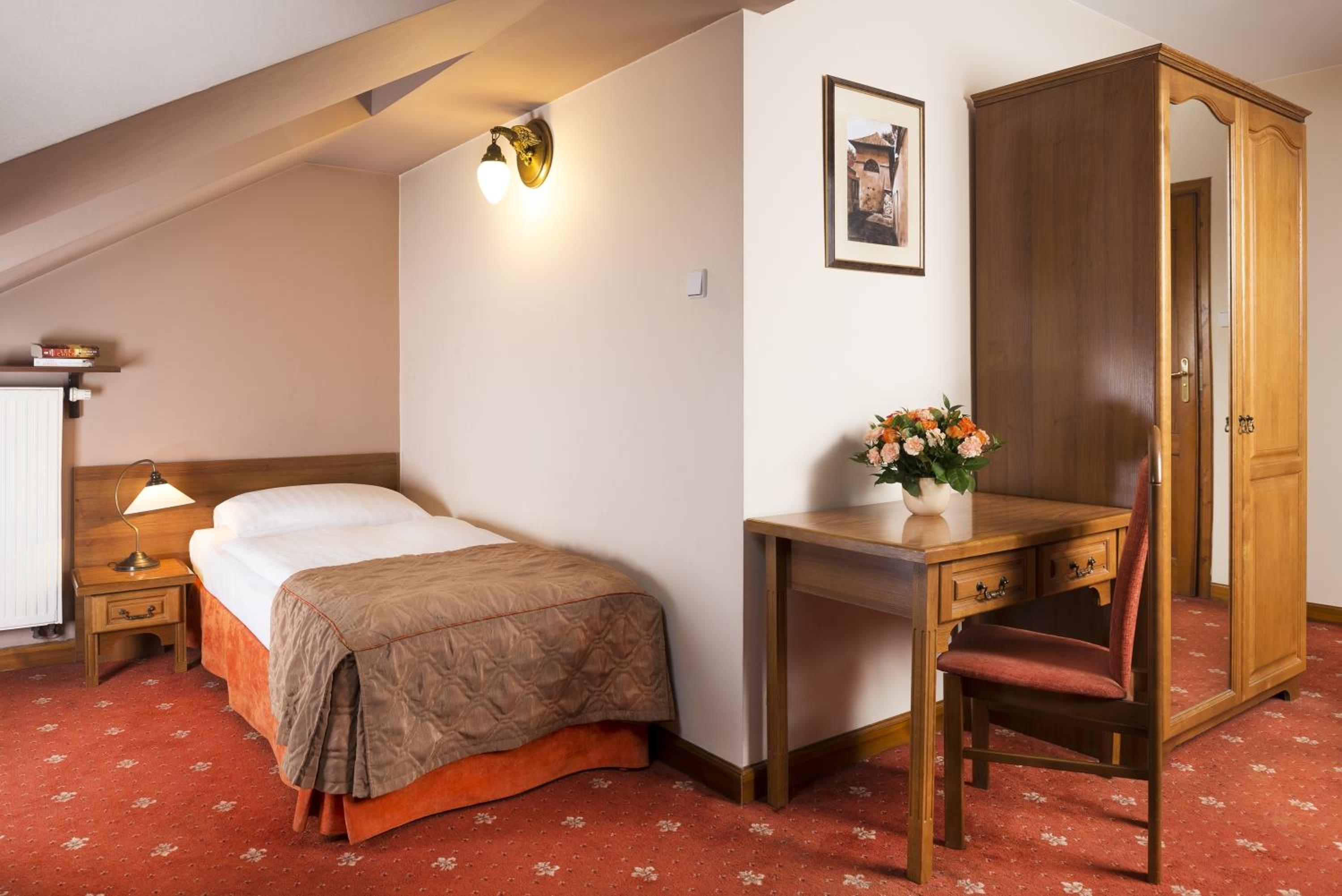 Double or Twin Room - Photo 11