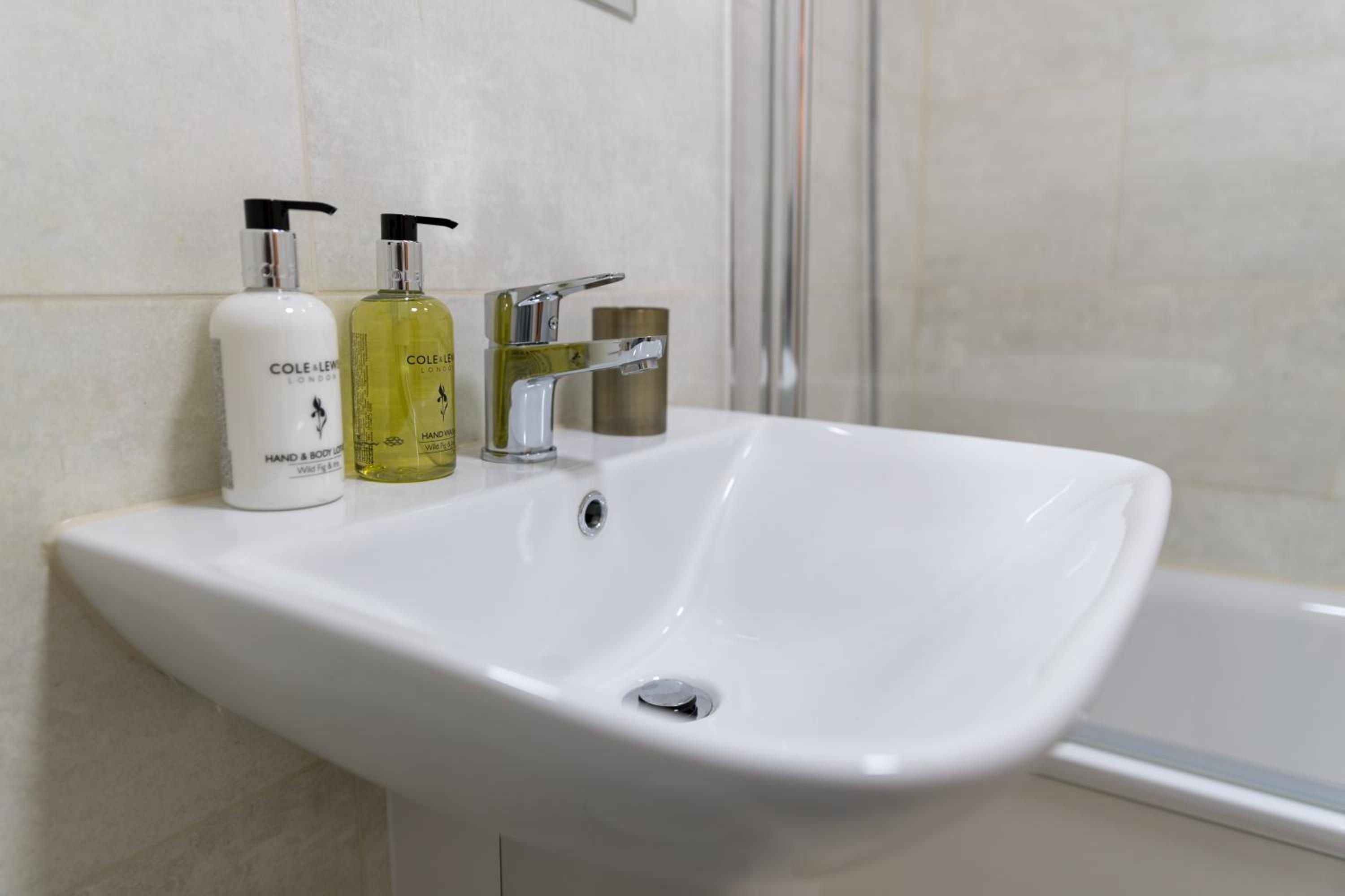 Double Room with Private Bathroom photo 3