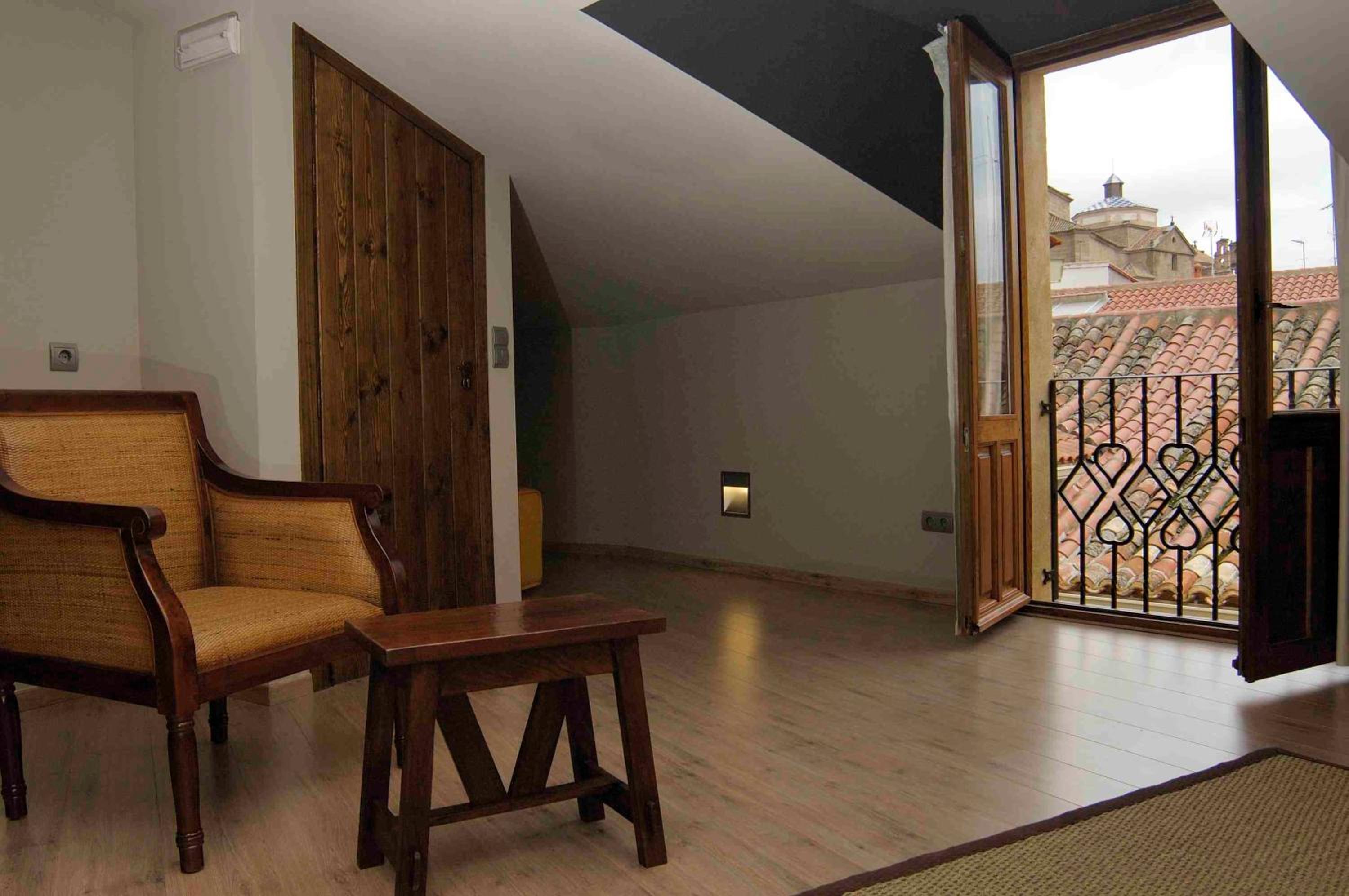 Queen Room with Balcony photo 3