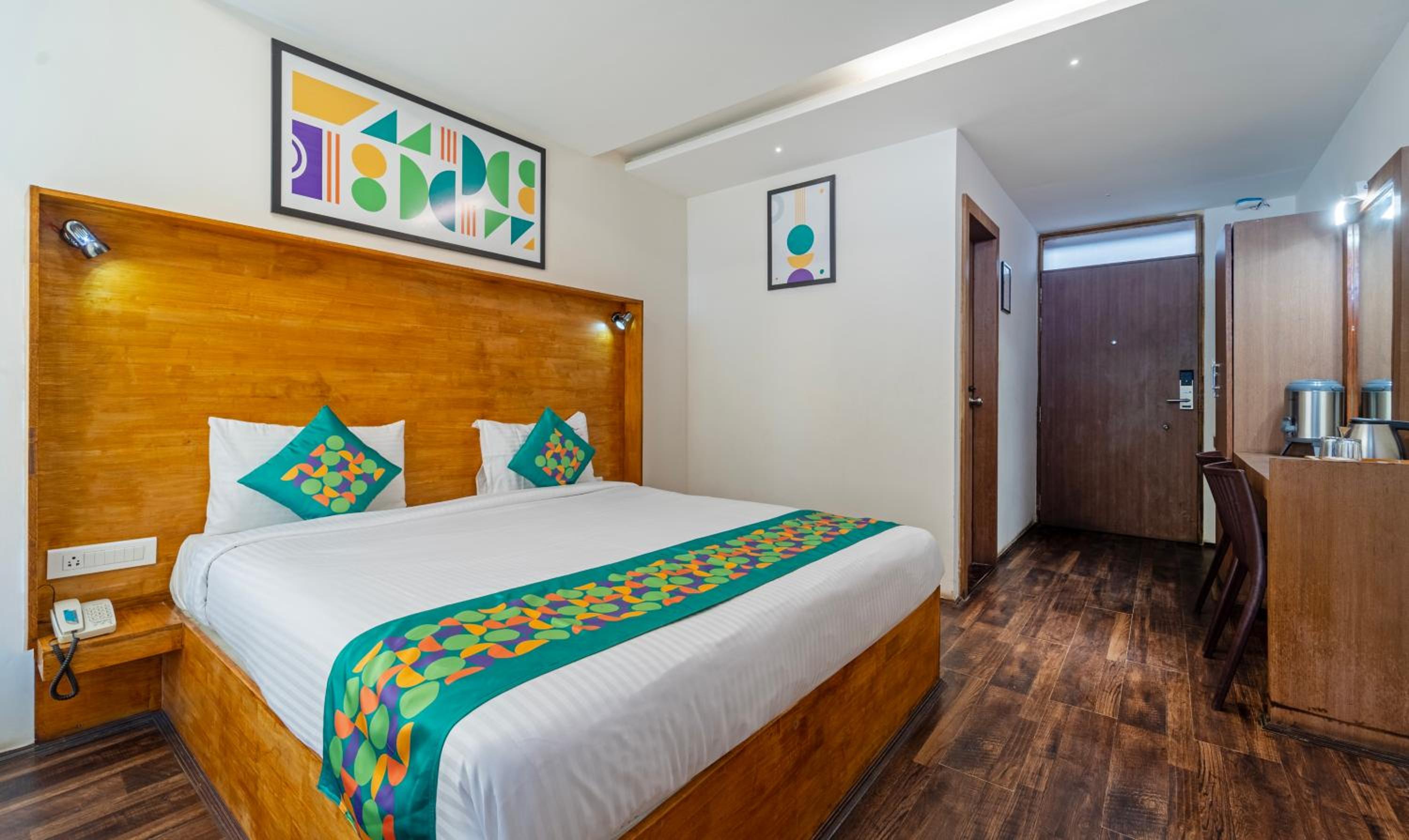 Deluxe Room with Balcony & Mountain View photo 1