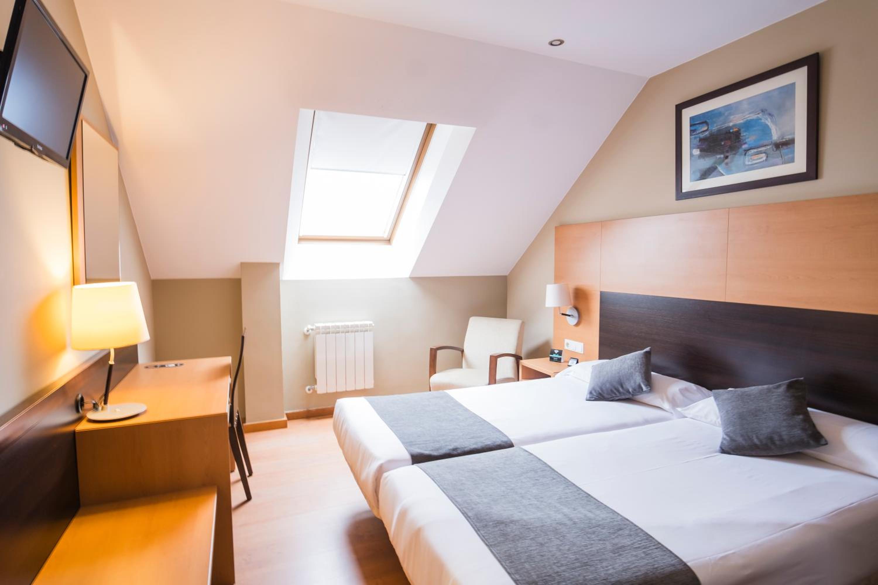 Standard Double or Twin Room photo 3