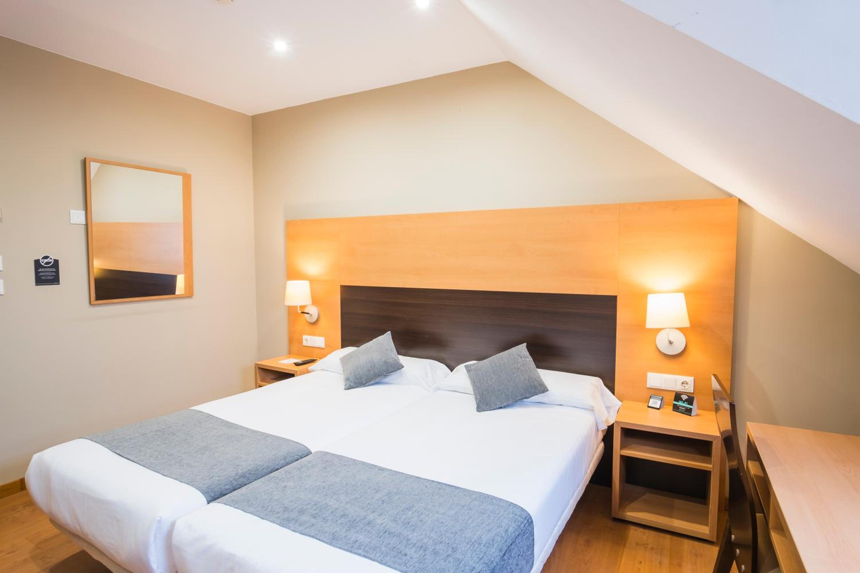 Standard Double or Twin Room photo 2