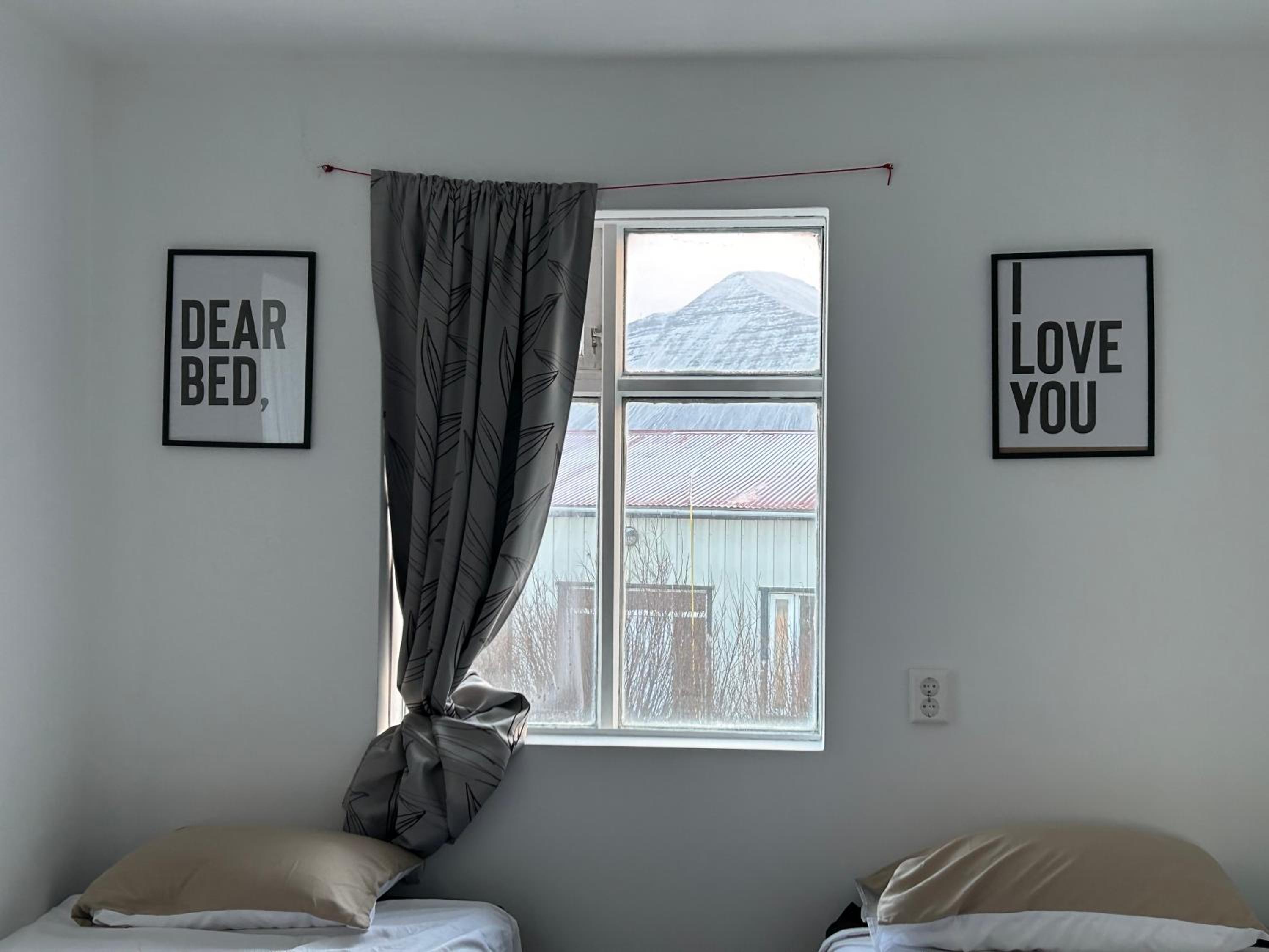 Twin Room With Shared Bathroom photo 2