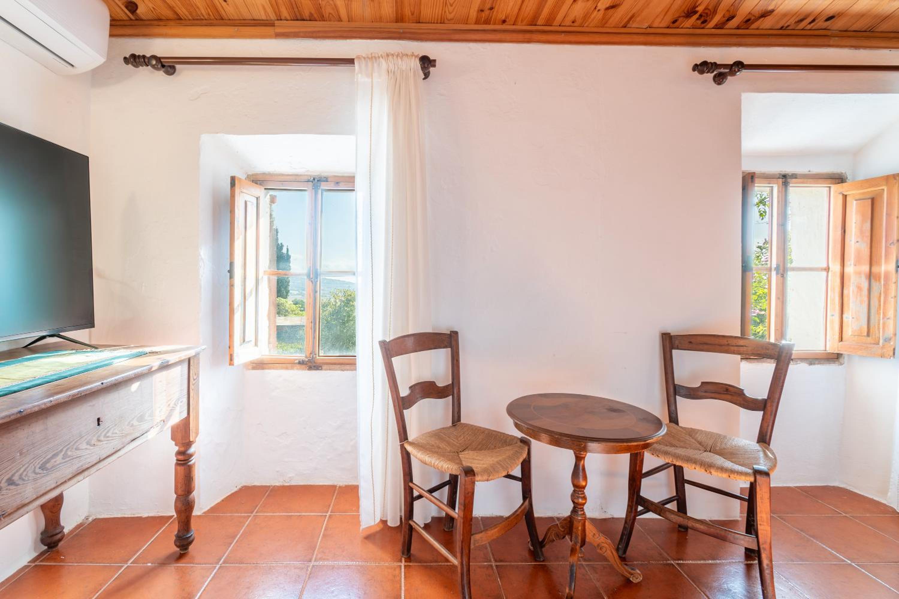 Quadruple Room with Mountain View photo 3