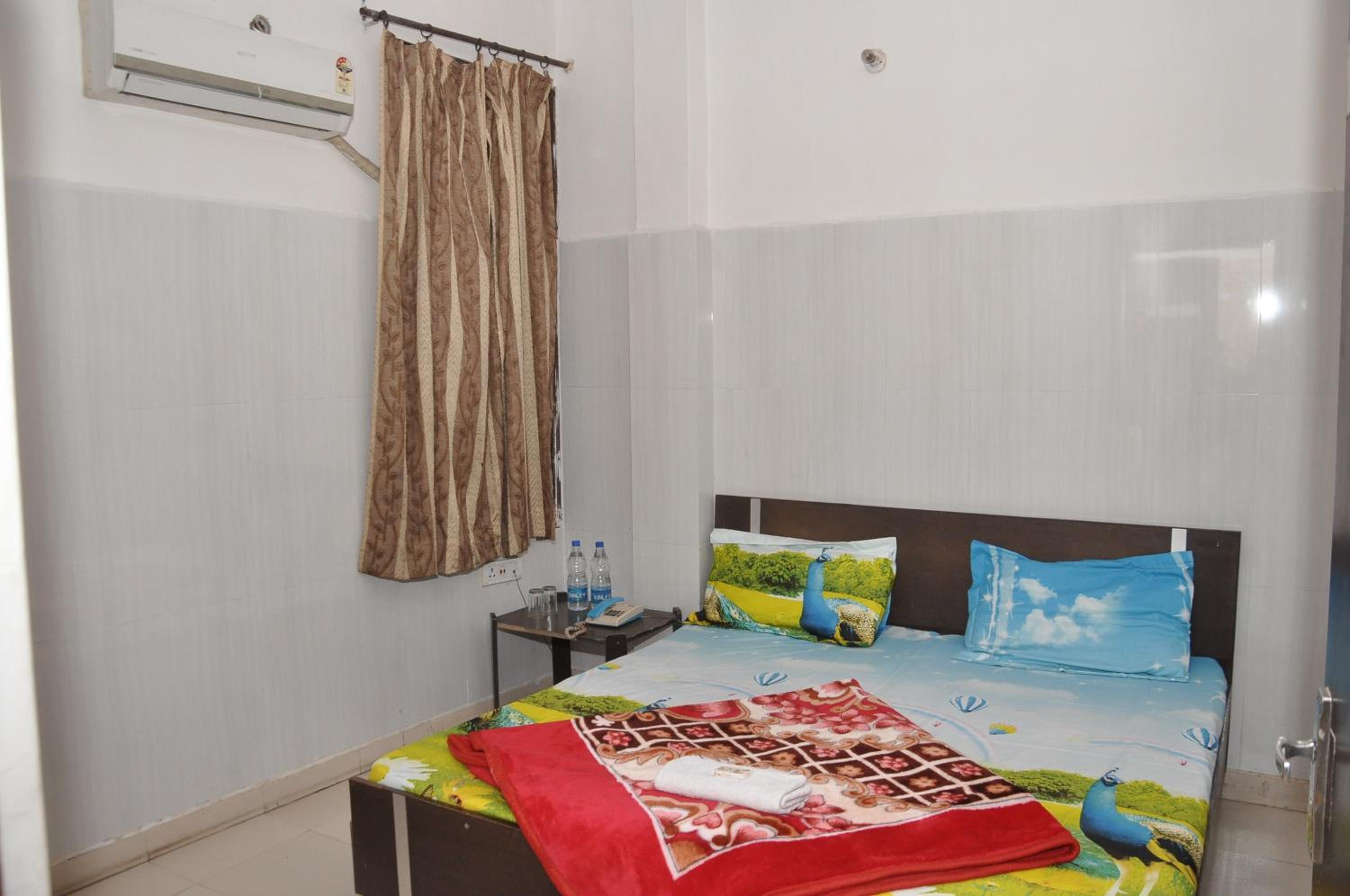 Double Bed NON AC - Photo 12