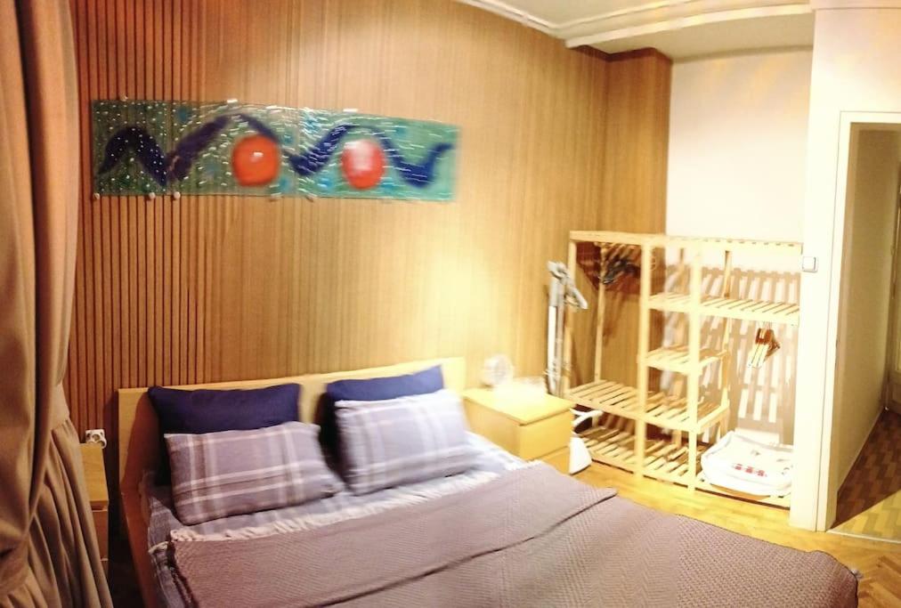 One-Bedroom Apartment photo 2