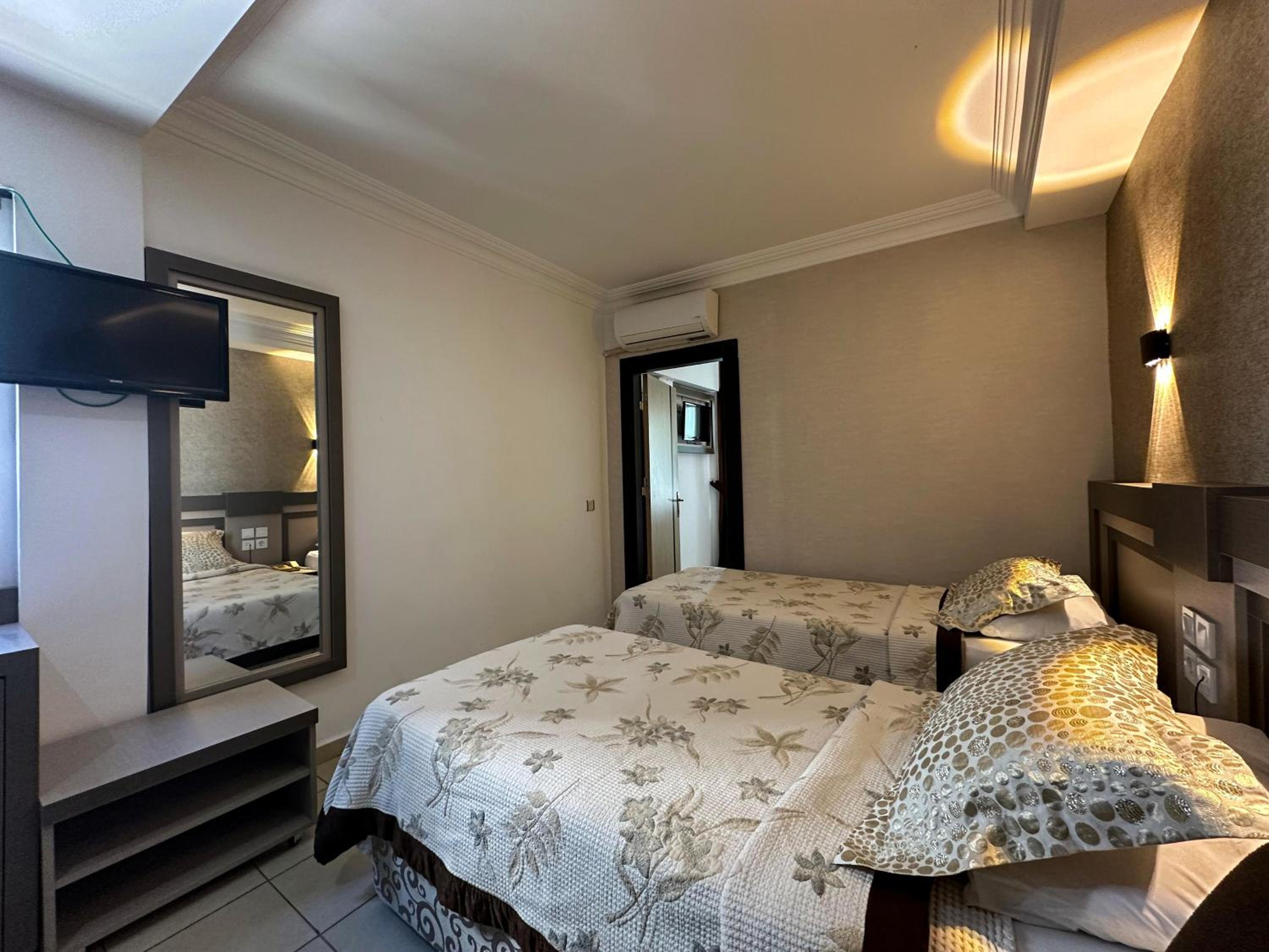 Standard Family Room - Photo 2