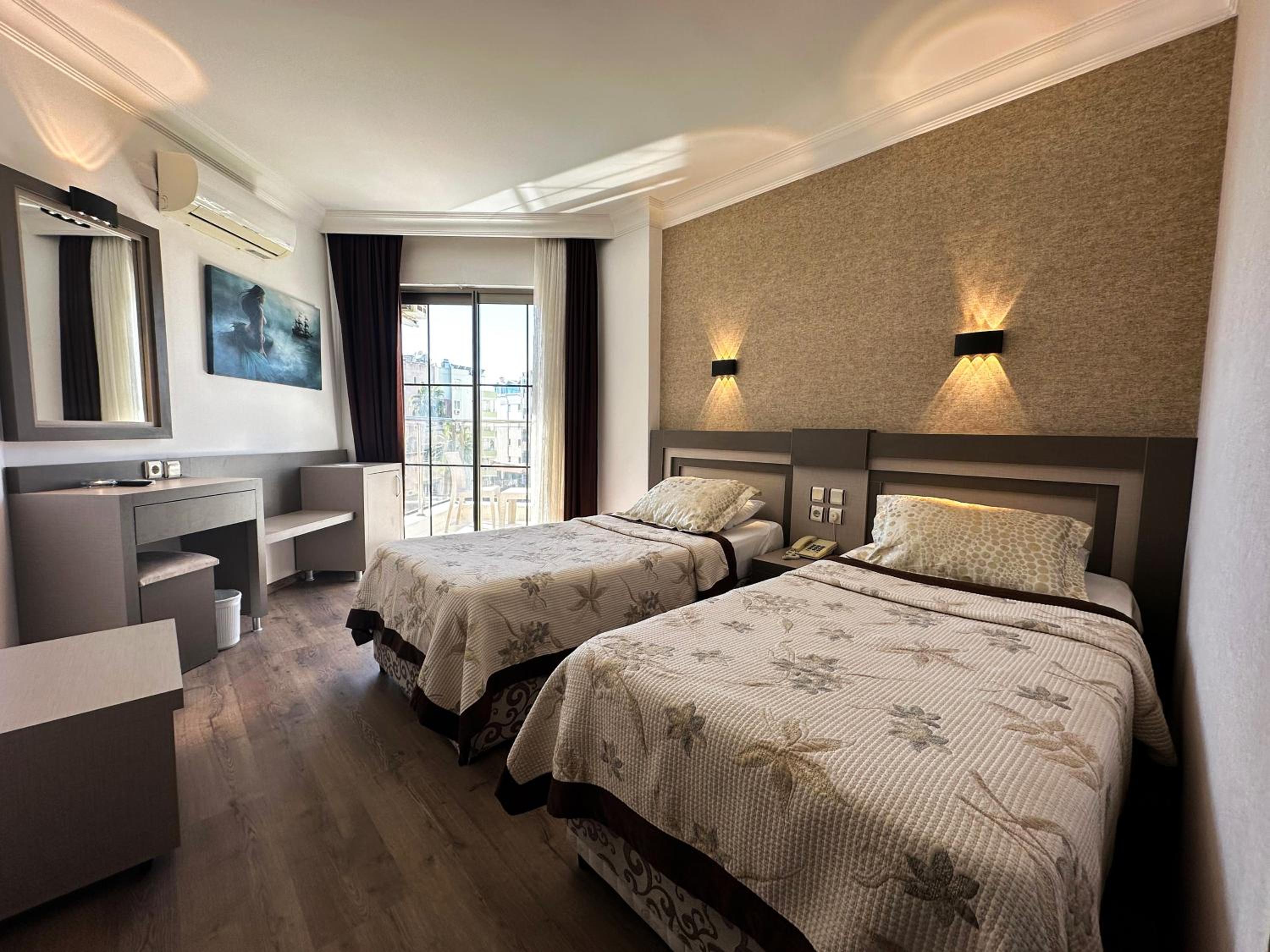 Standard Double Room - Photo 2