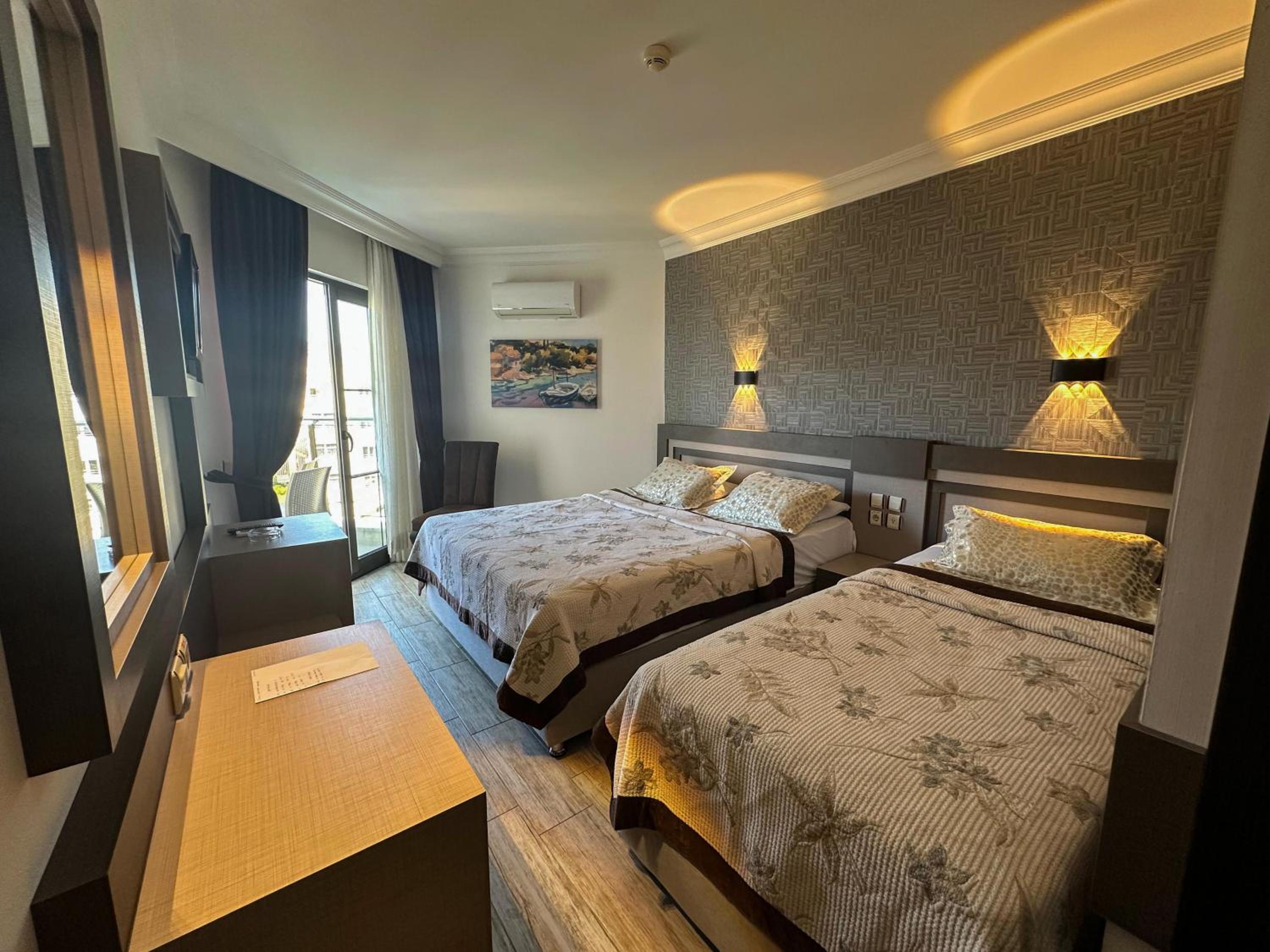 Standard Triple Room - Photo 2