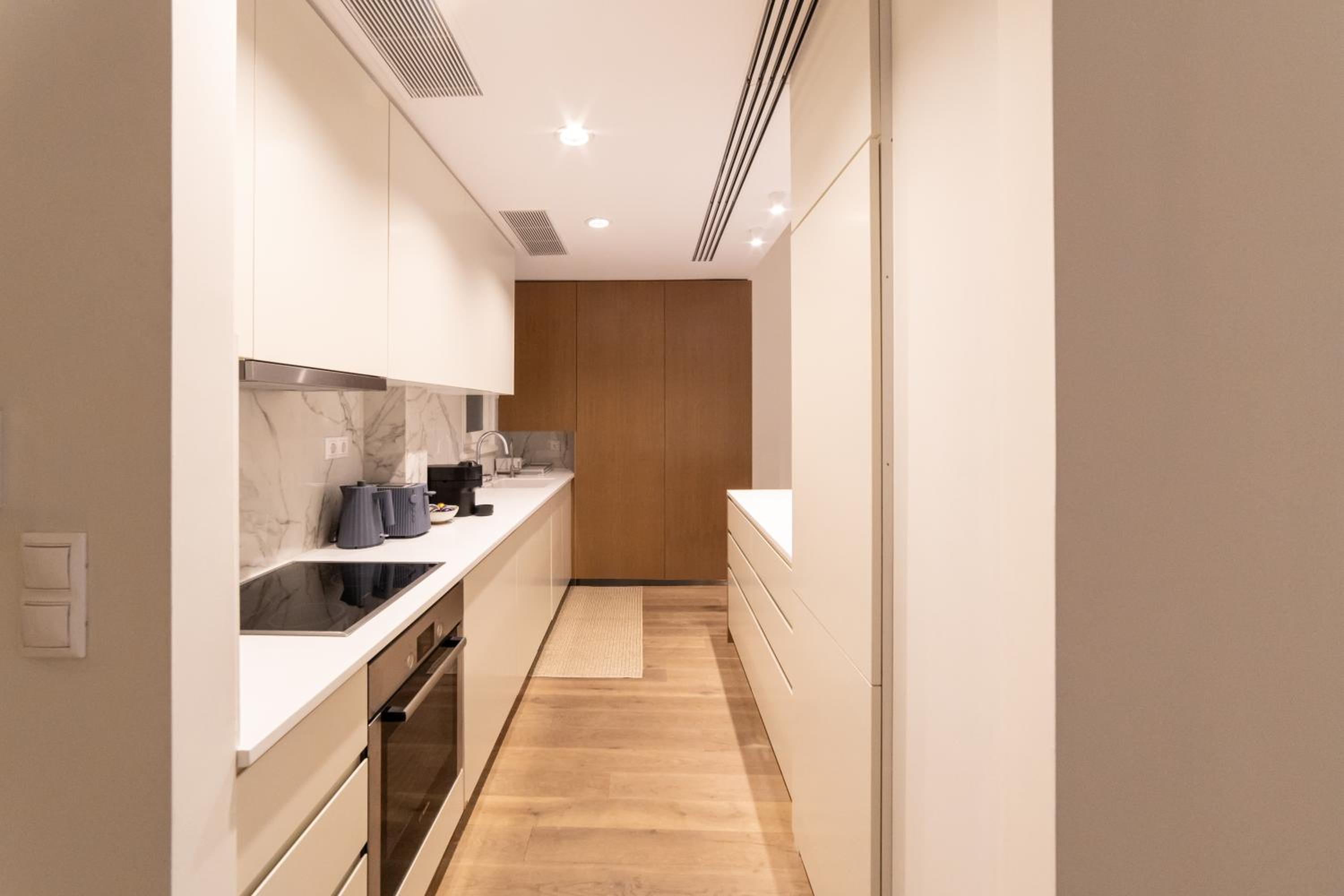 Three-Bedroom Apartment with Balcony photo 3
