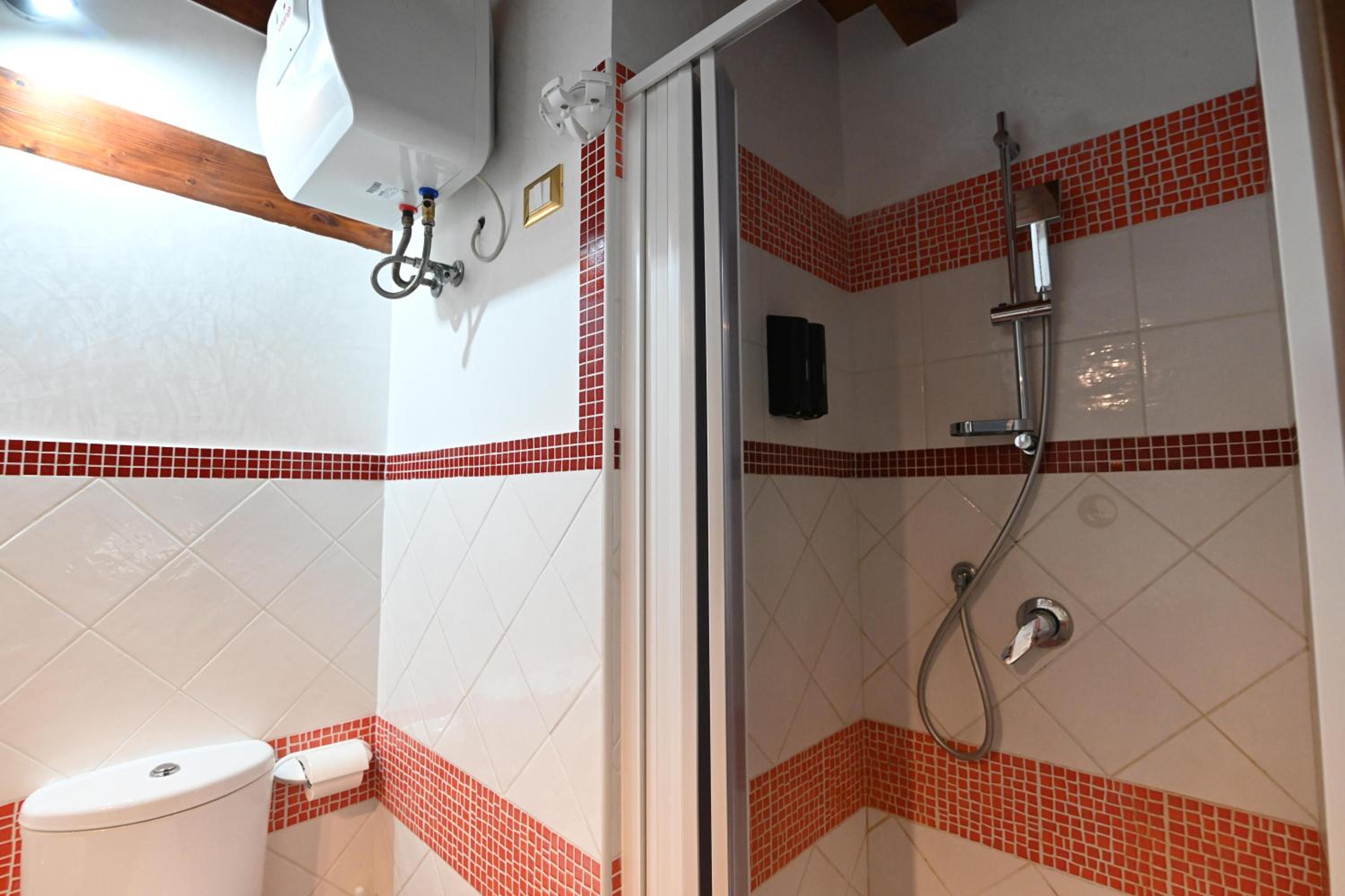 Double Room with Balcony - Photo 32