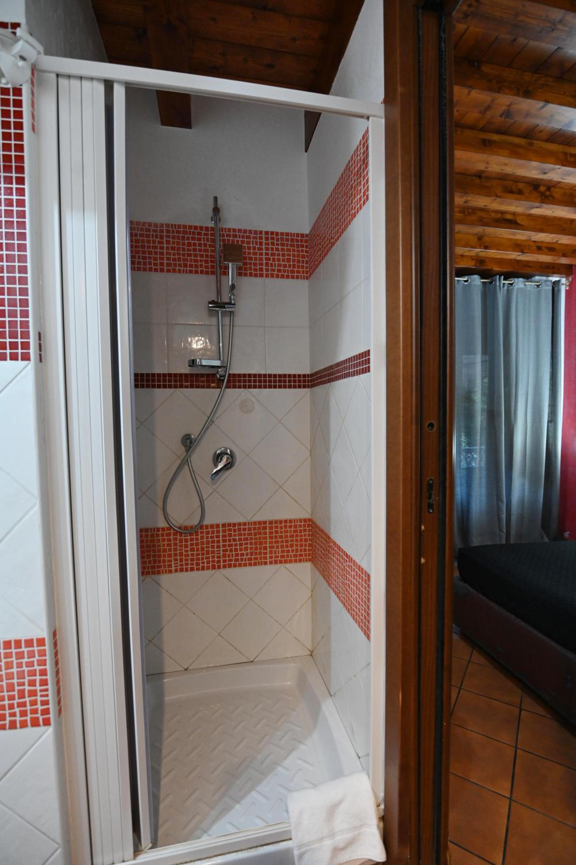 Double Room with Balcony - Photo 33