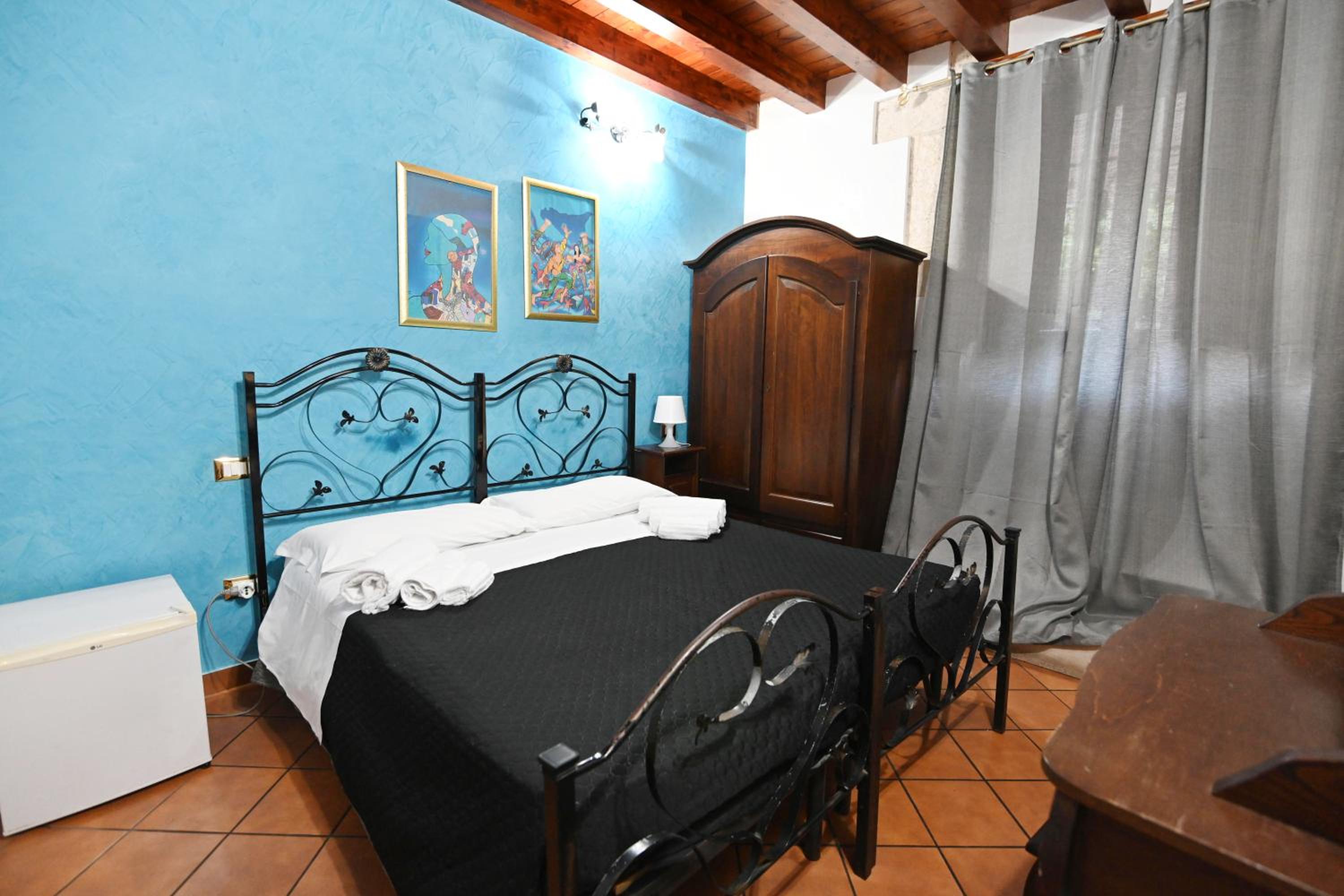 Double Room with Balcony - Photo 34