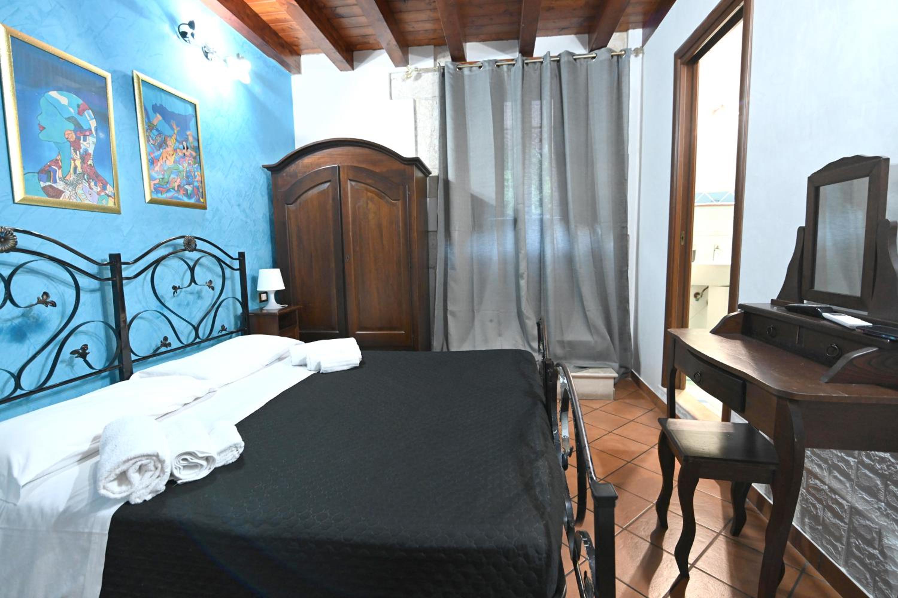 Double Room with Balcony - Photo 38