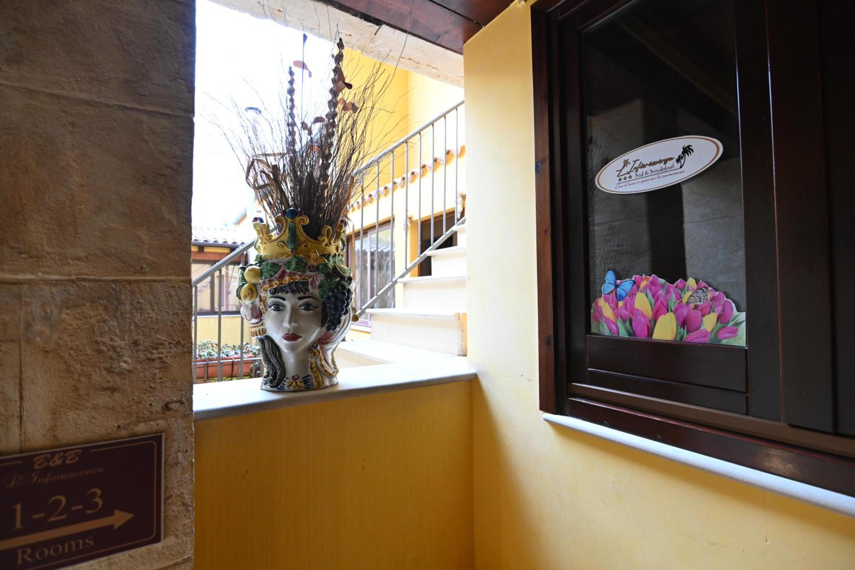 Double Room with Balcony - Photo 40