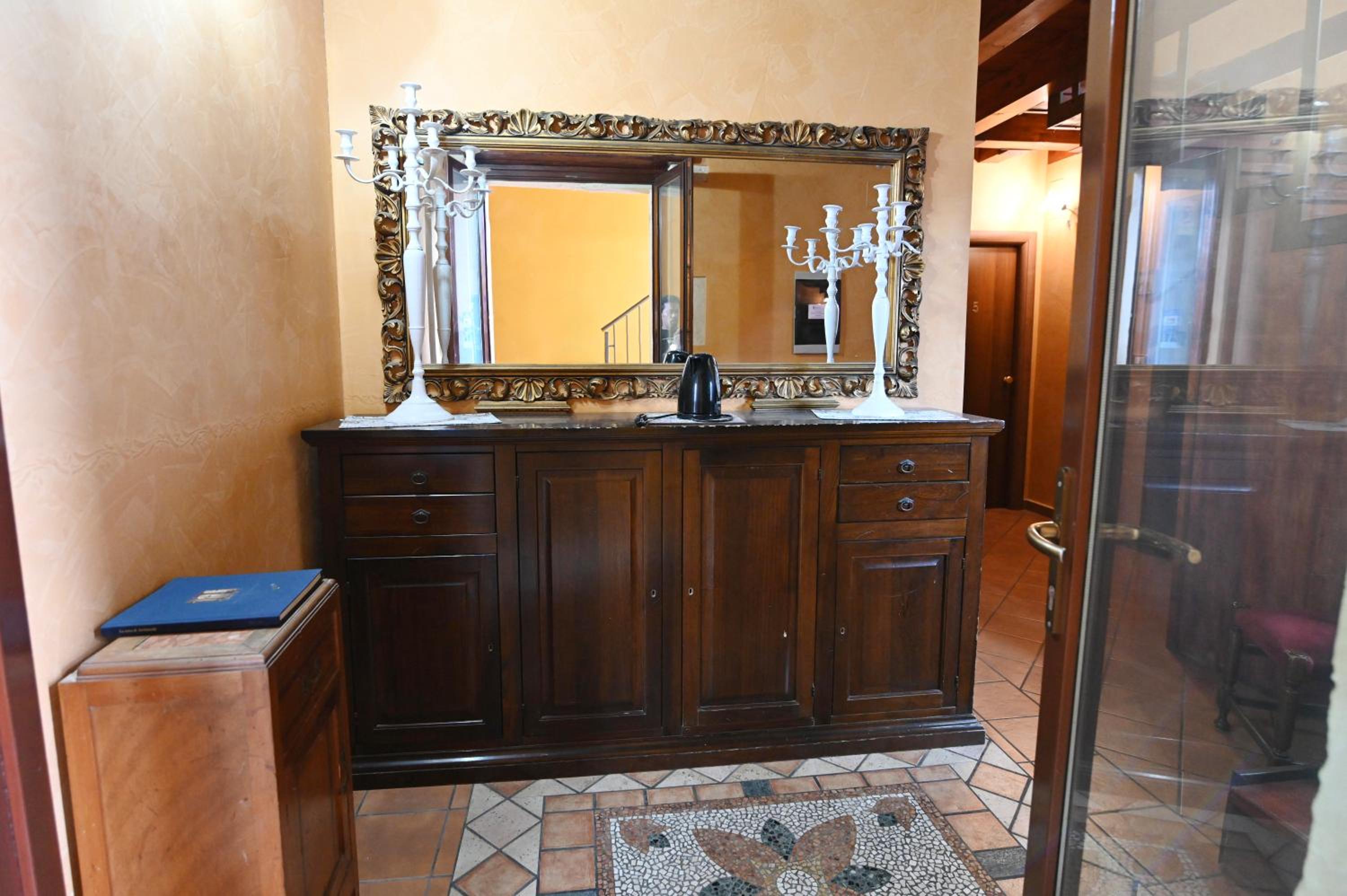 Double Room with Balcony - Photo 4
