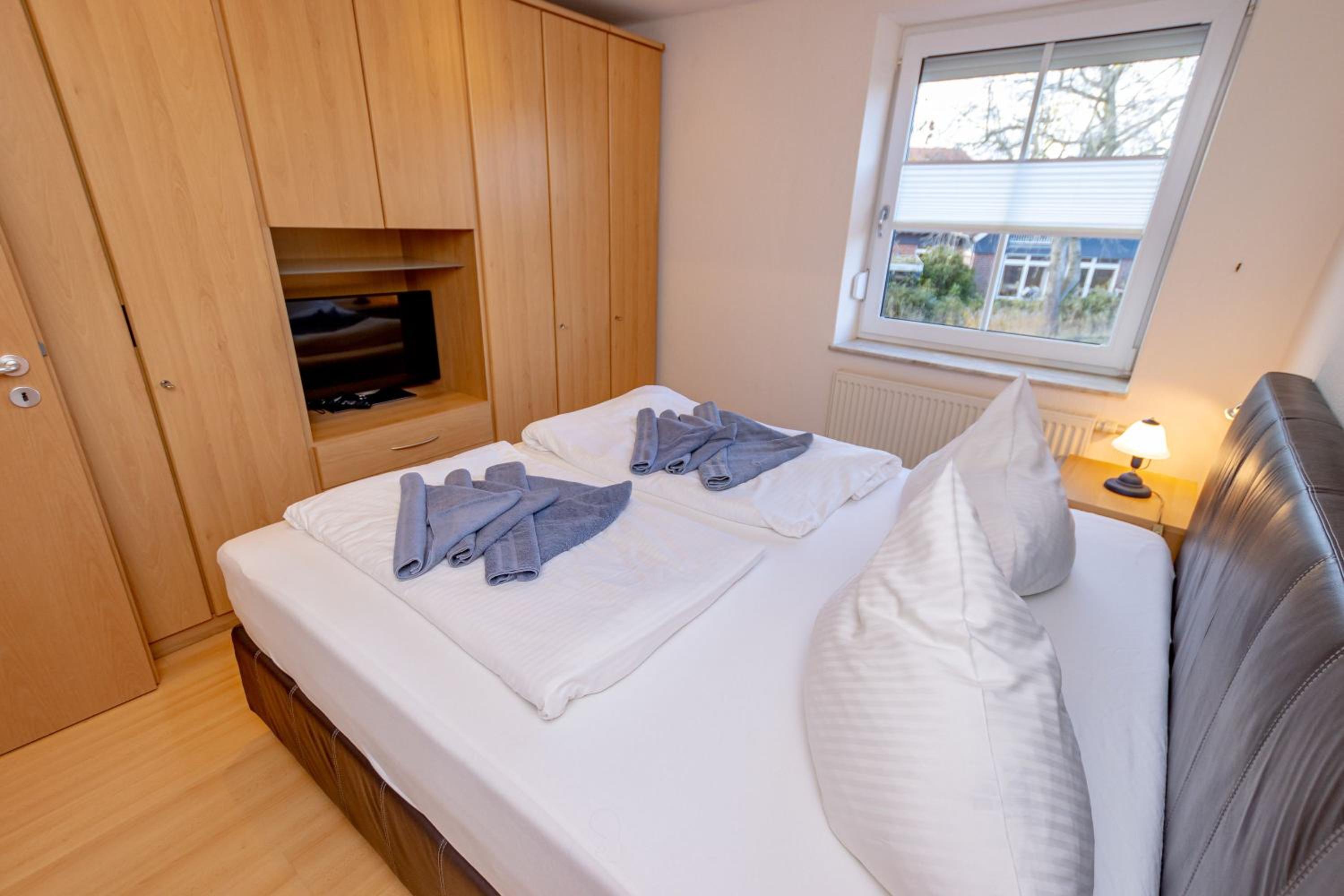 Three-Bedroom House photo 3