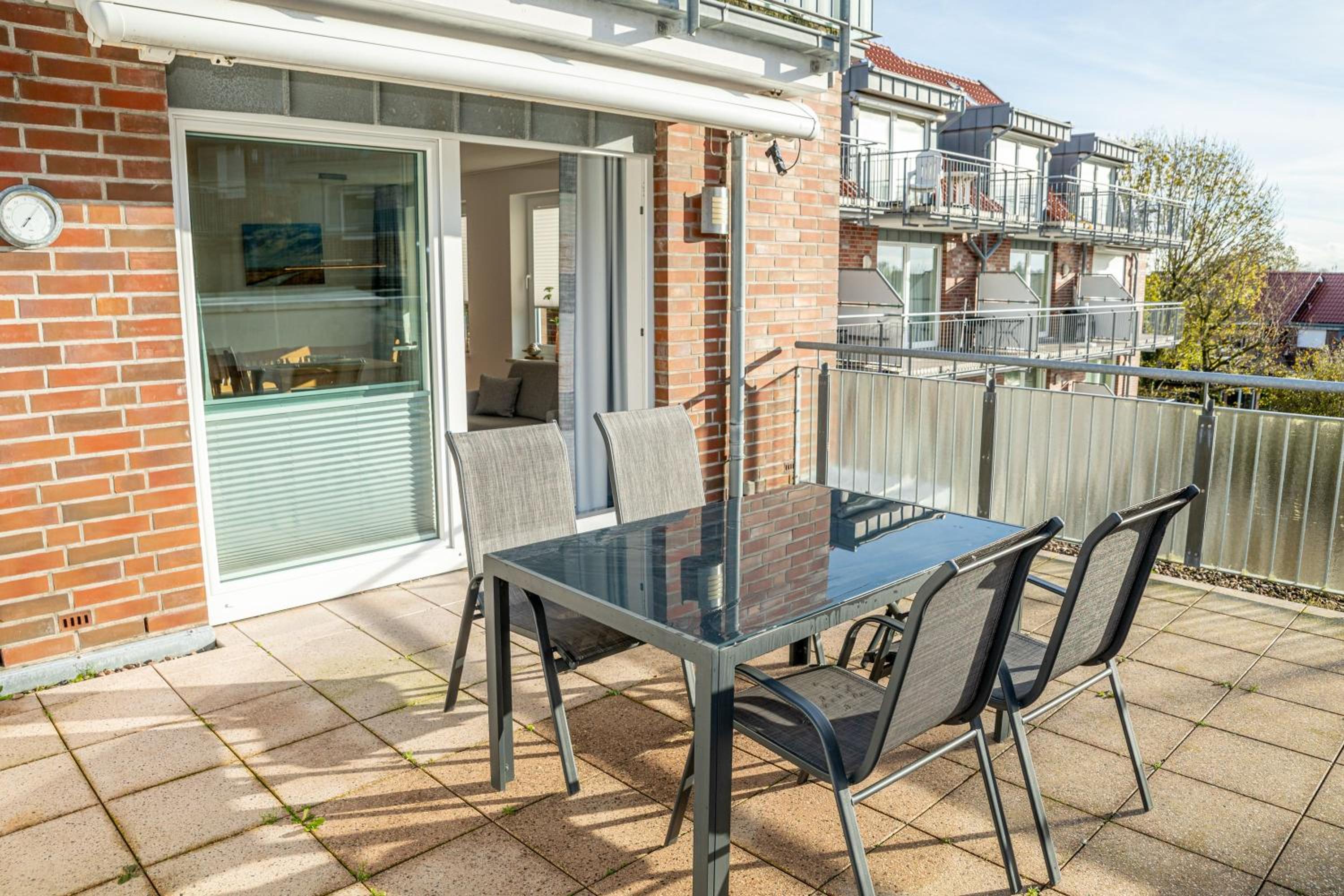 One-Bedroom Apartment with Balcony photo 3