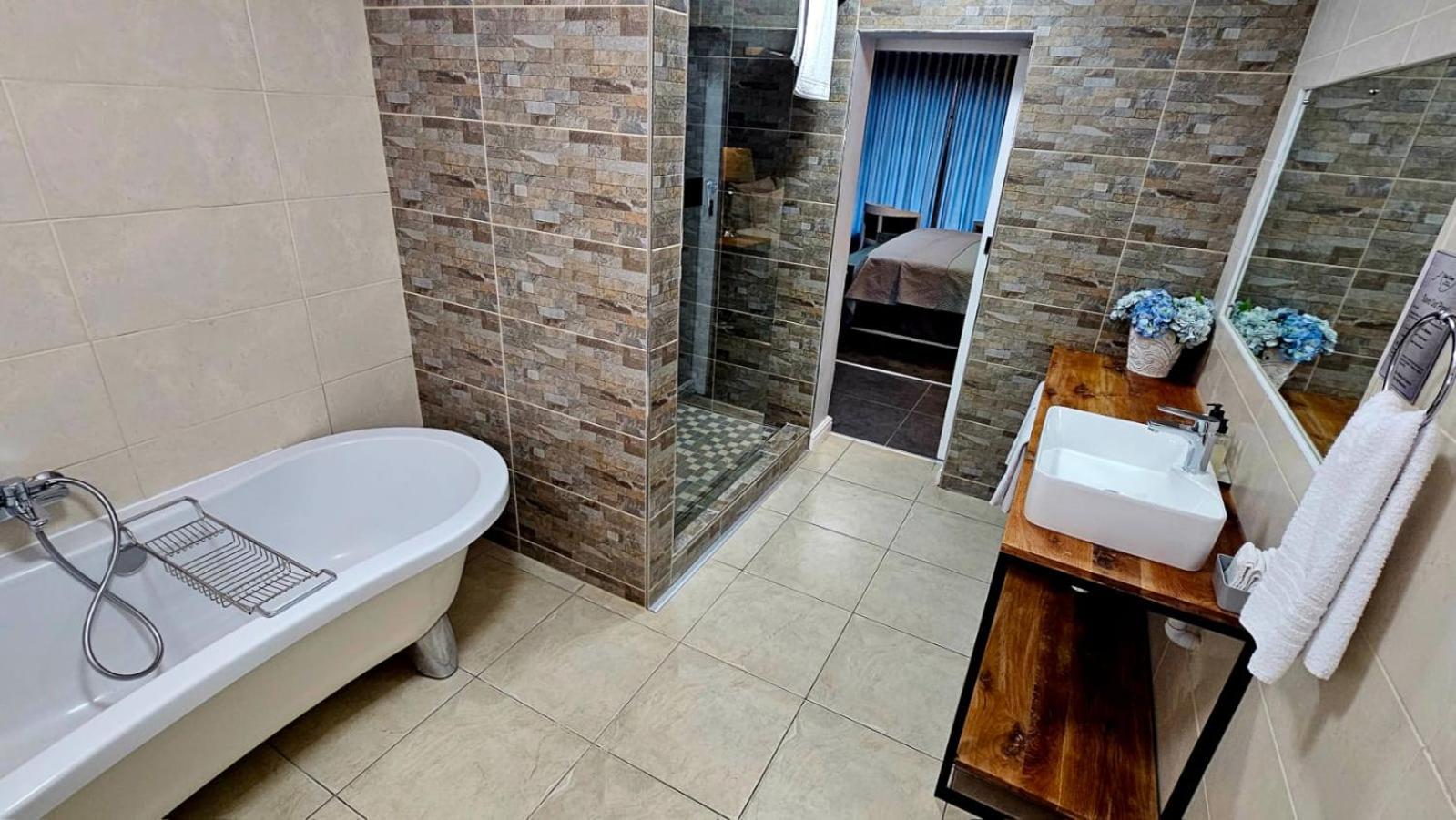 Deluxe Room with Sea View photo 2