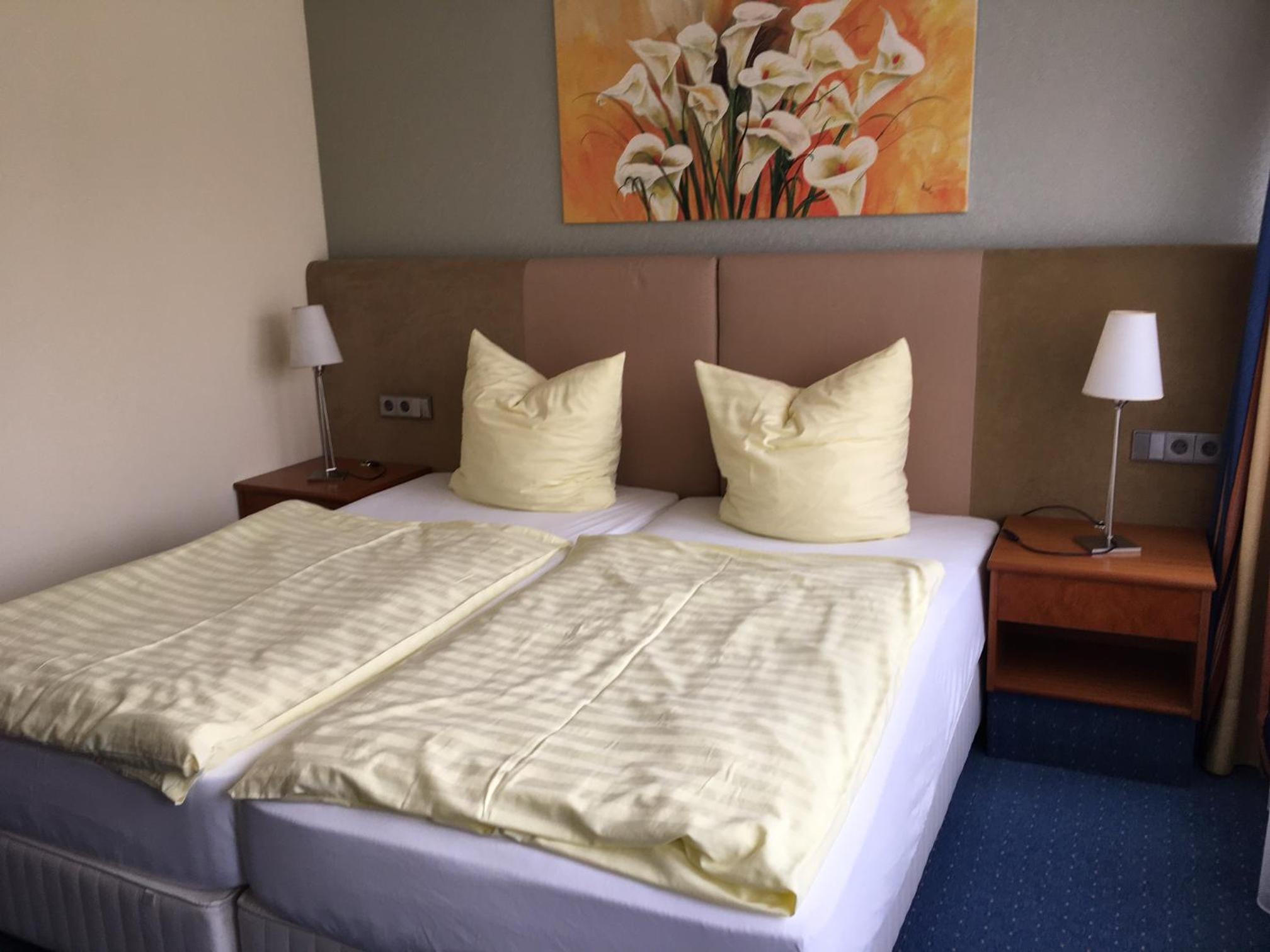 Double Room with Private Bathroom - Photo 2
