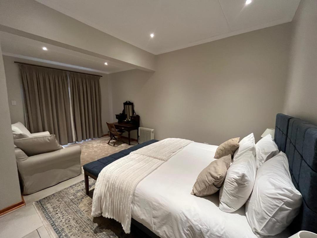 Deluxe King Room photo 1