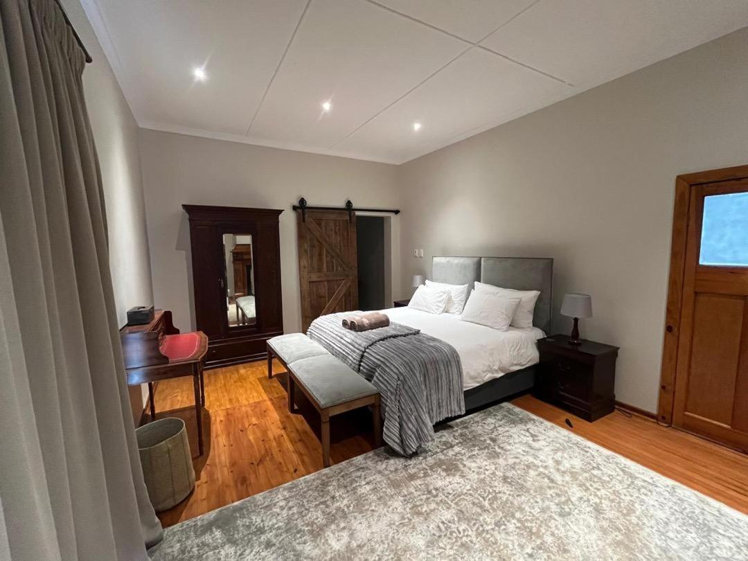 Deluxe King Room photo 2
