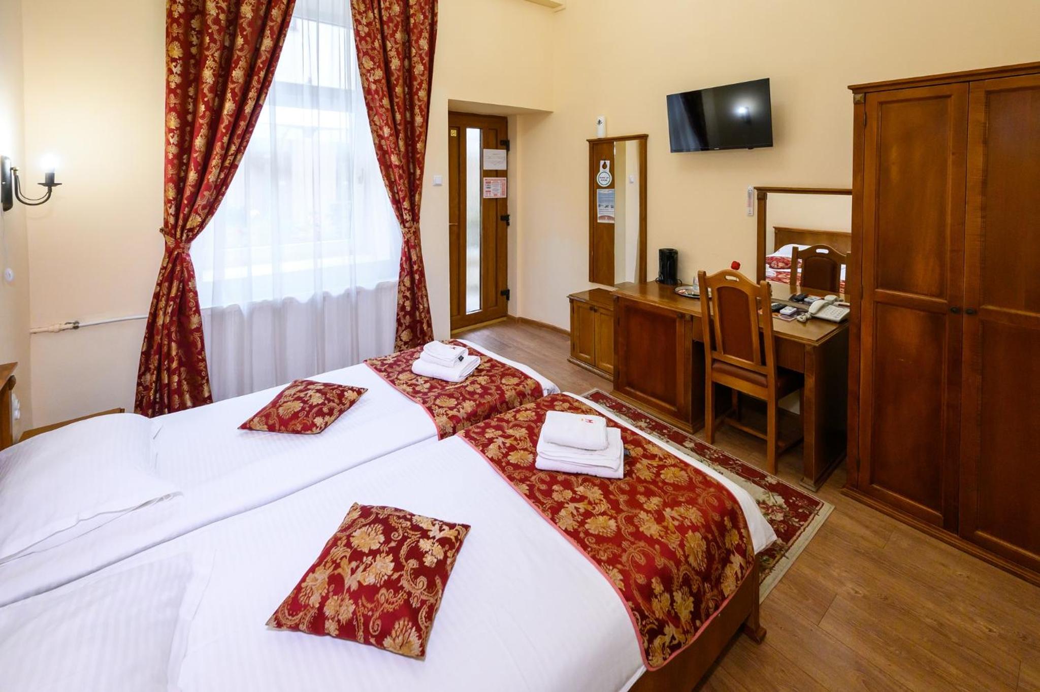 Twin Room - Photo 8