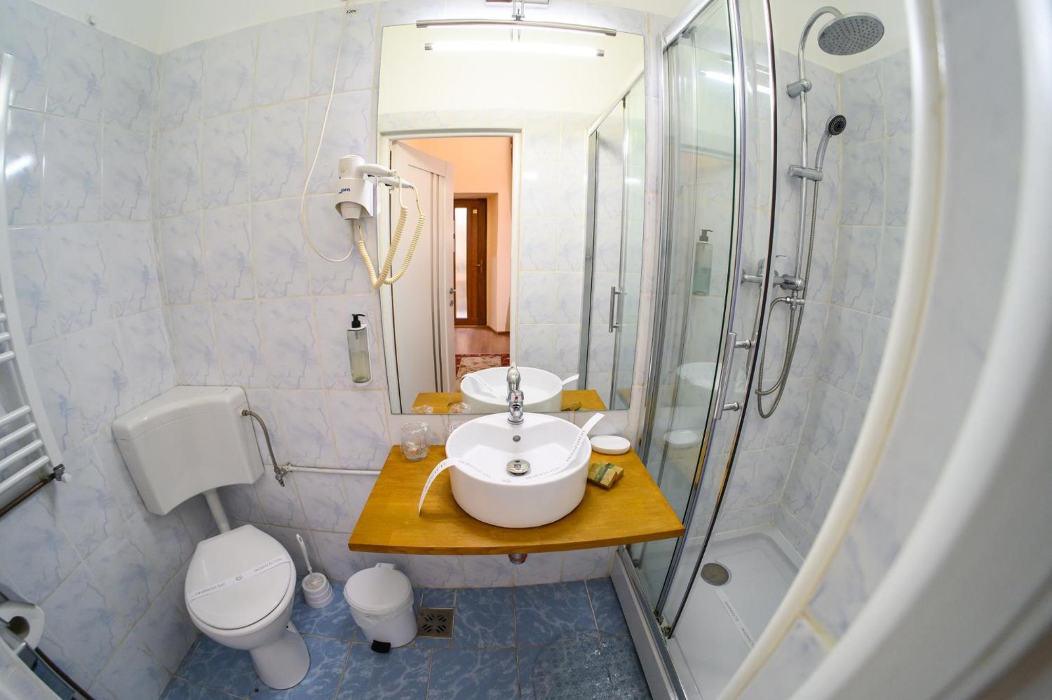 Twin Room - Photo 6