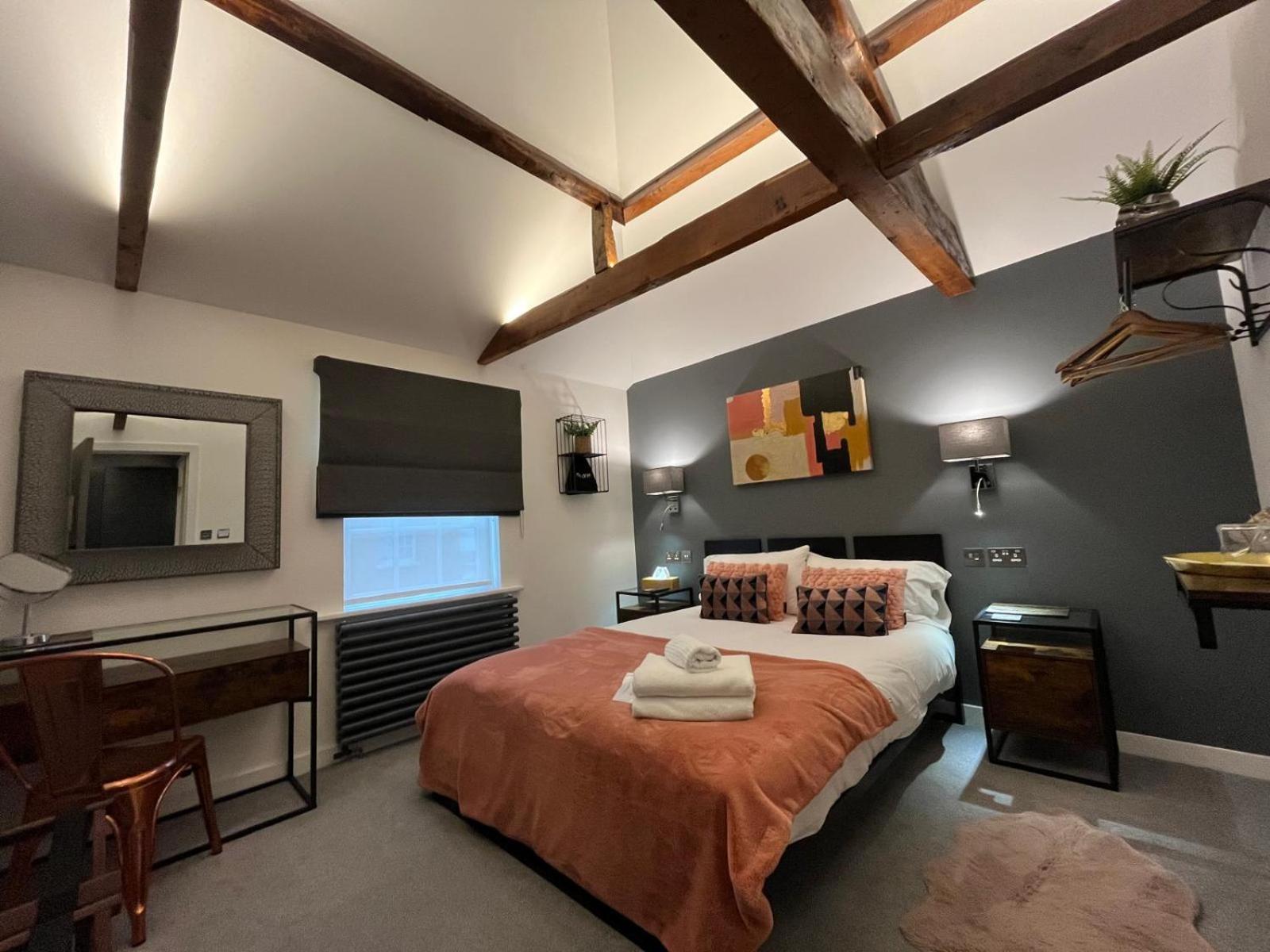 Double Room with Private External Bathroom - Photo 1