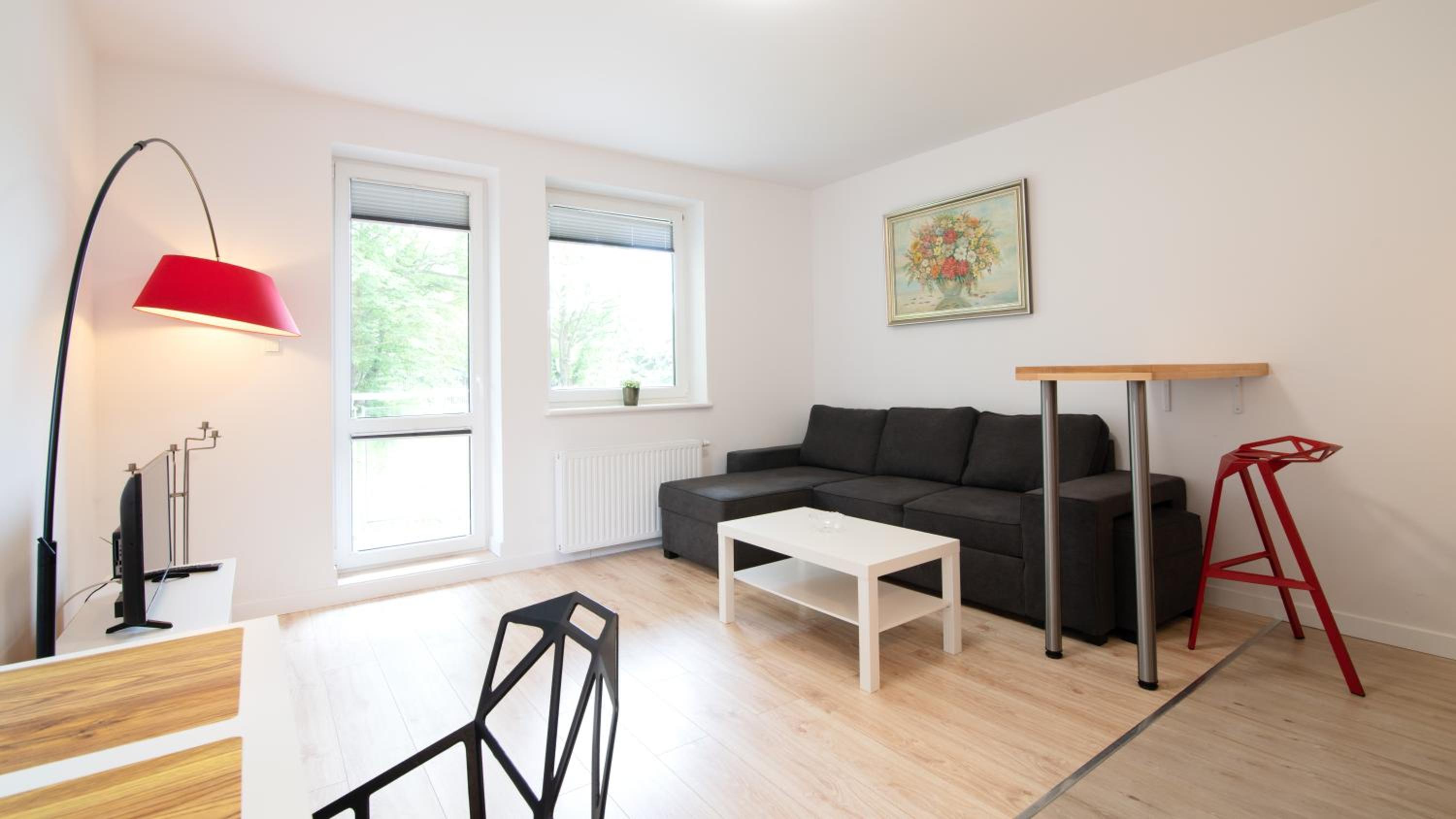 One-Bedroom Apartment photo 1