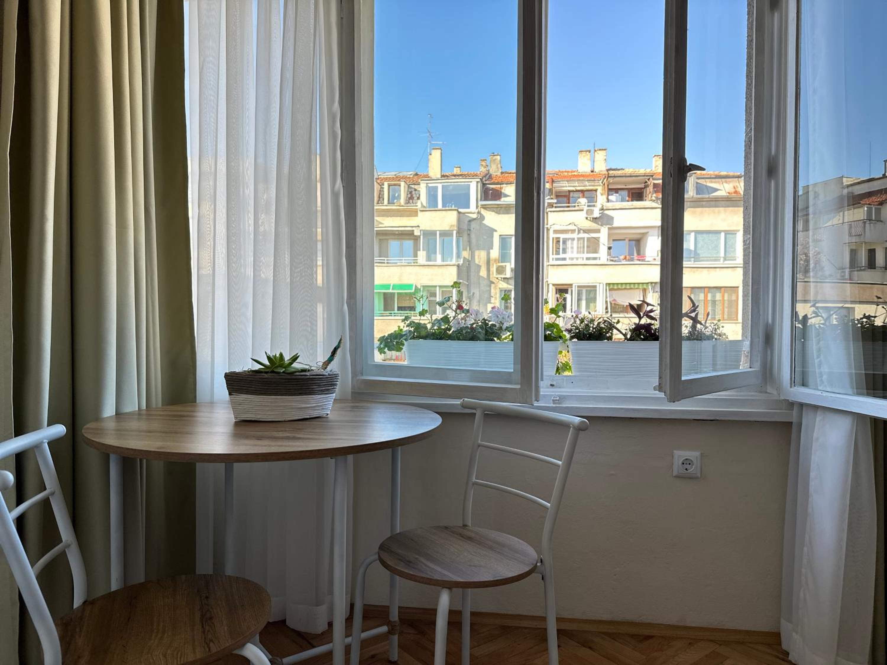 One-Bedroom Apartment photo 2