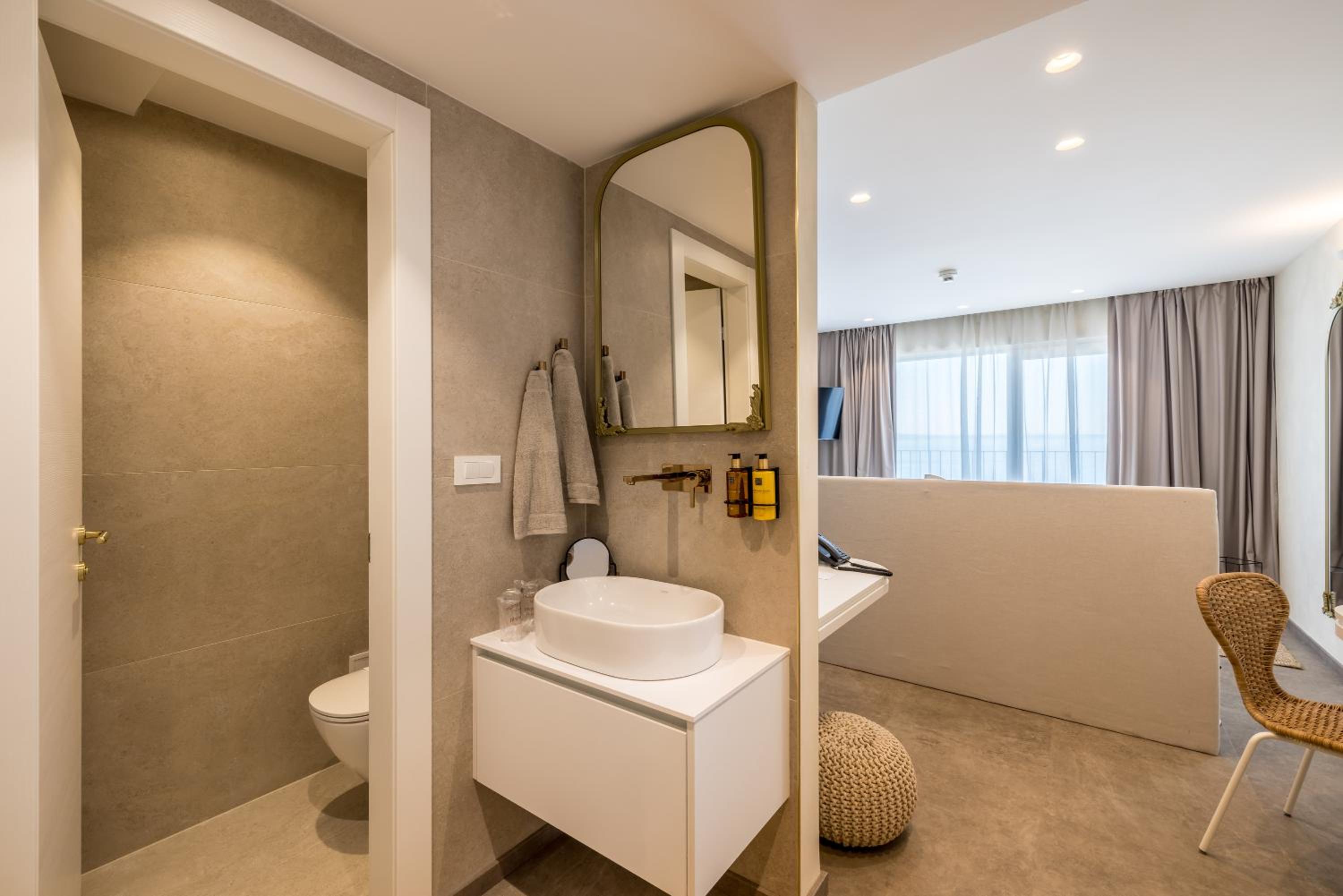 Deluxe Double Room with Balcony and Sea View photo 2