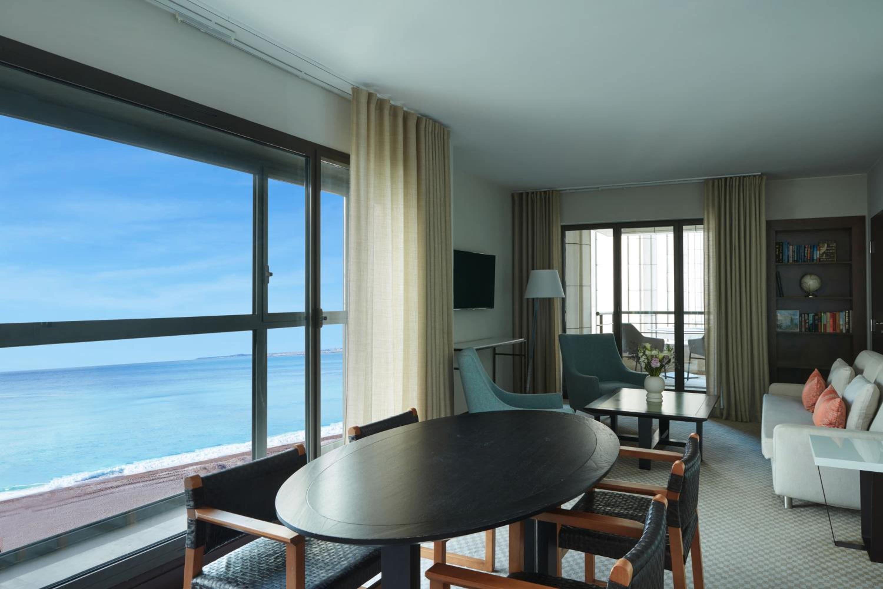 Executive Suite thumbnail 5