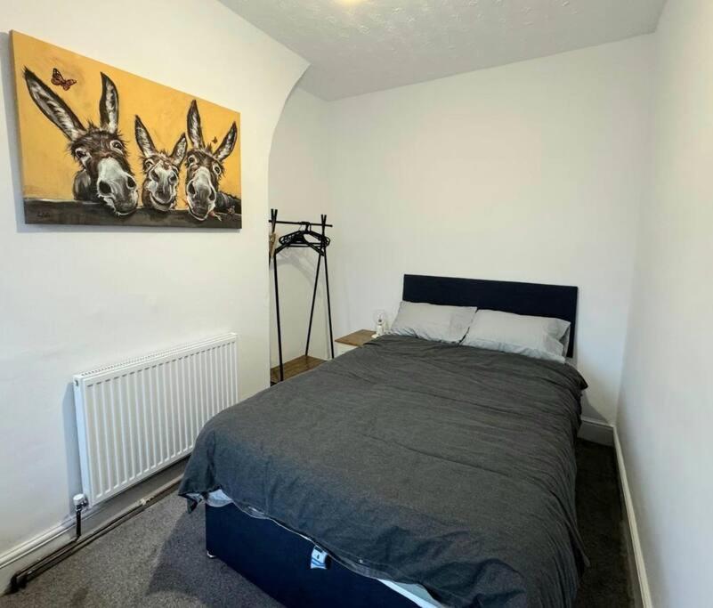 Three-Bedroom Apartment photo 2