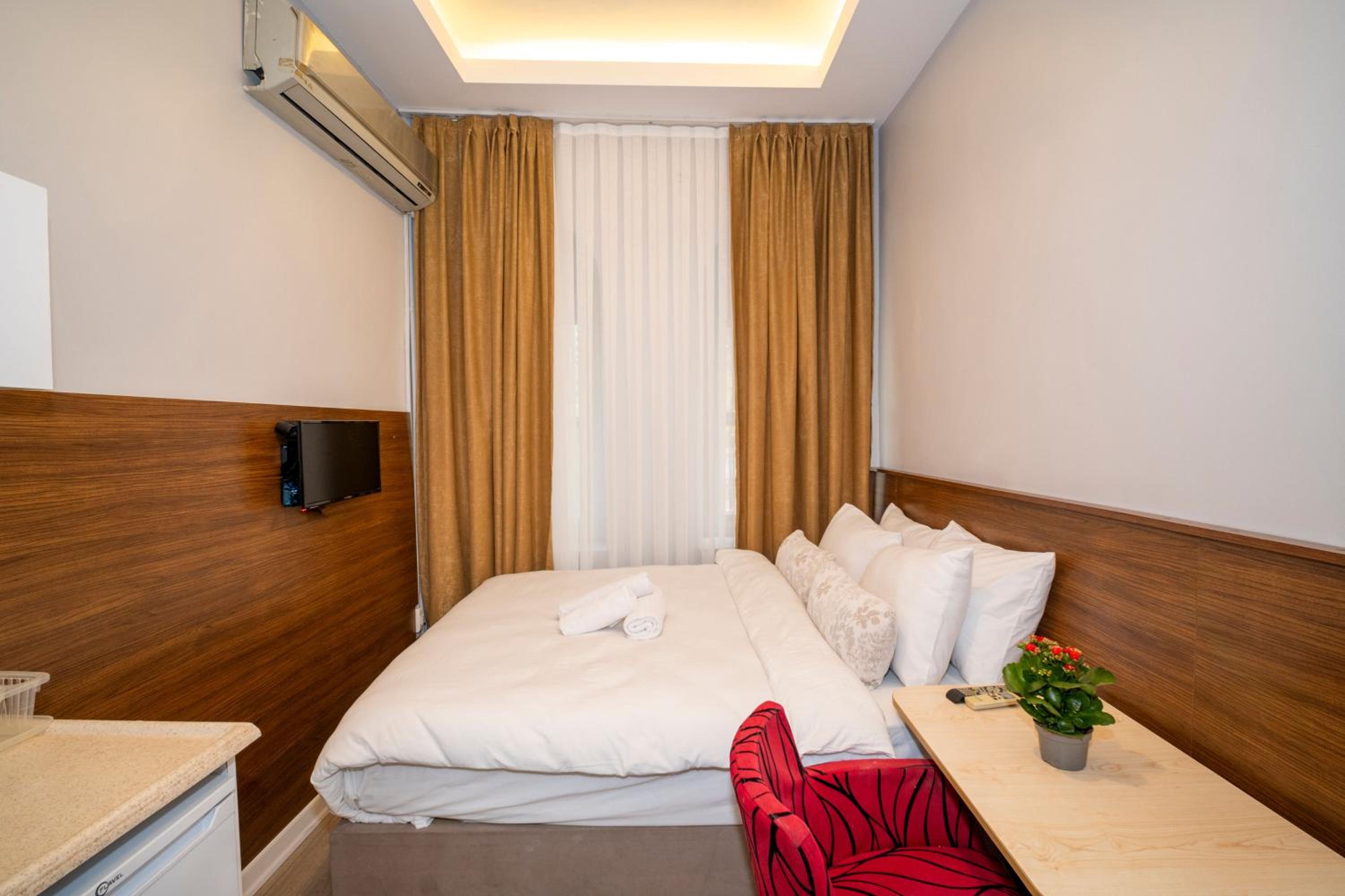 Budget Double Room photo 3