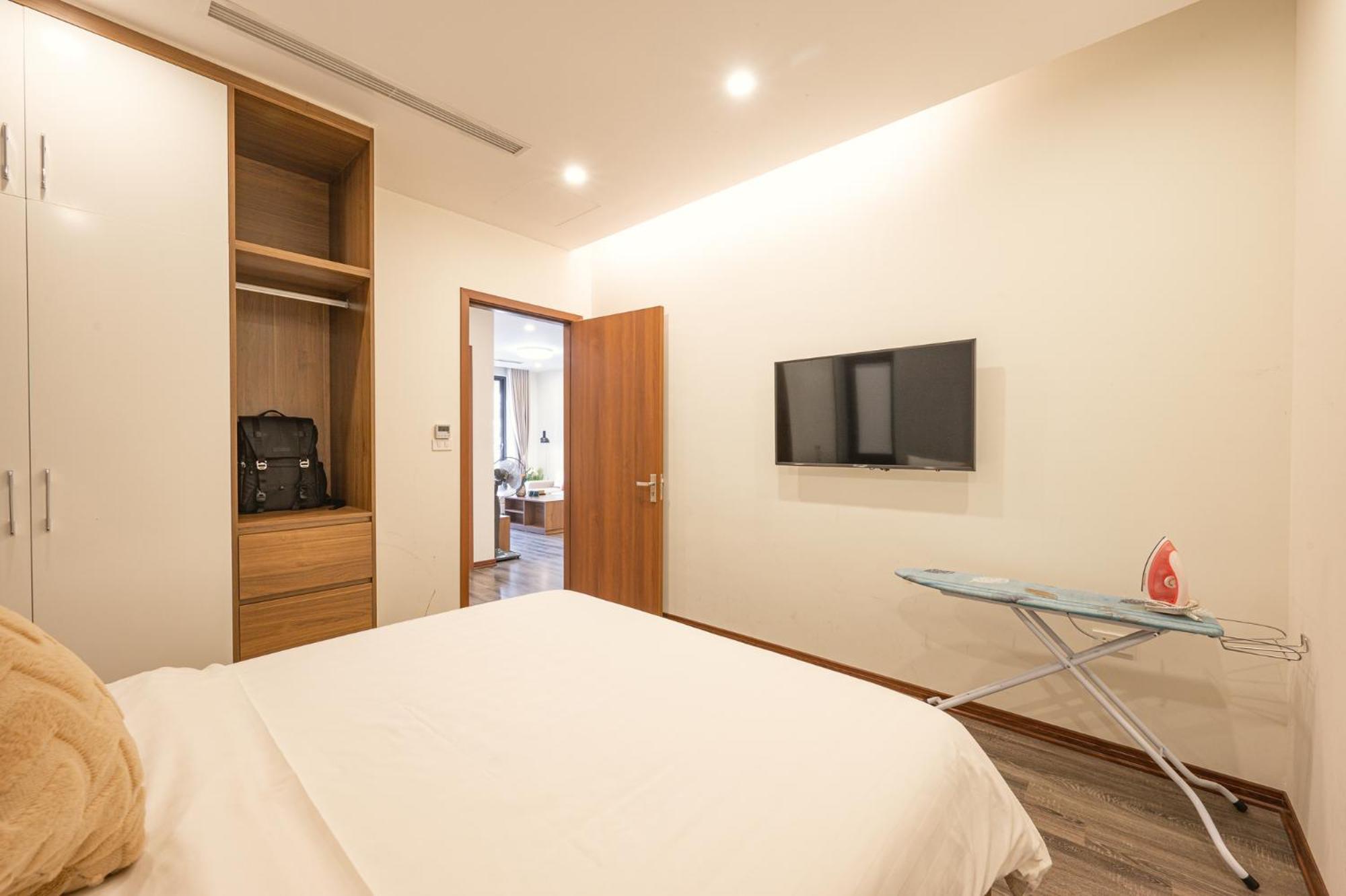Deluxe One-Bedroom Apartment With City View