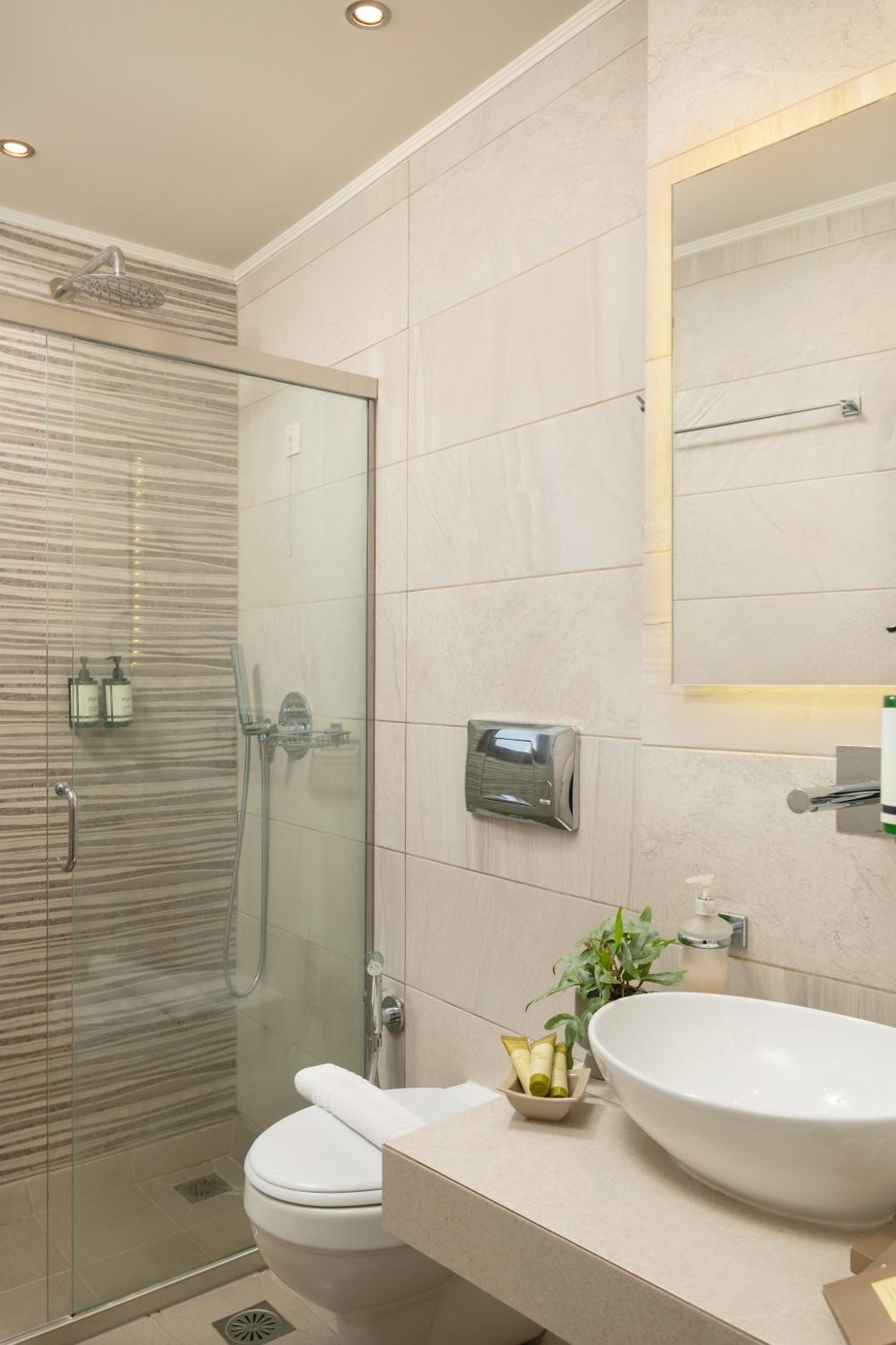 Standard Double or Twin Room thumbnail 6