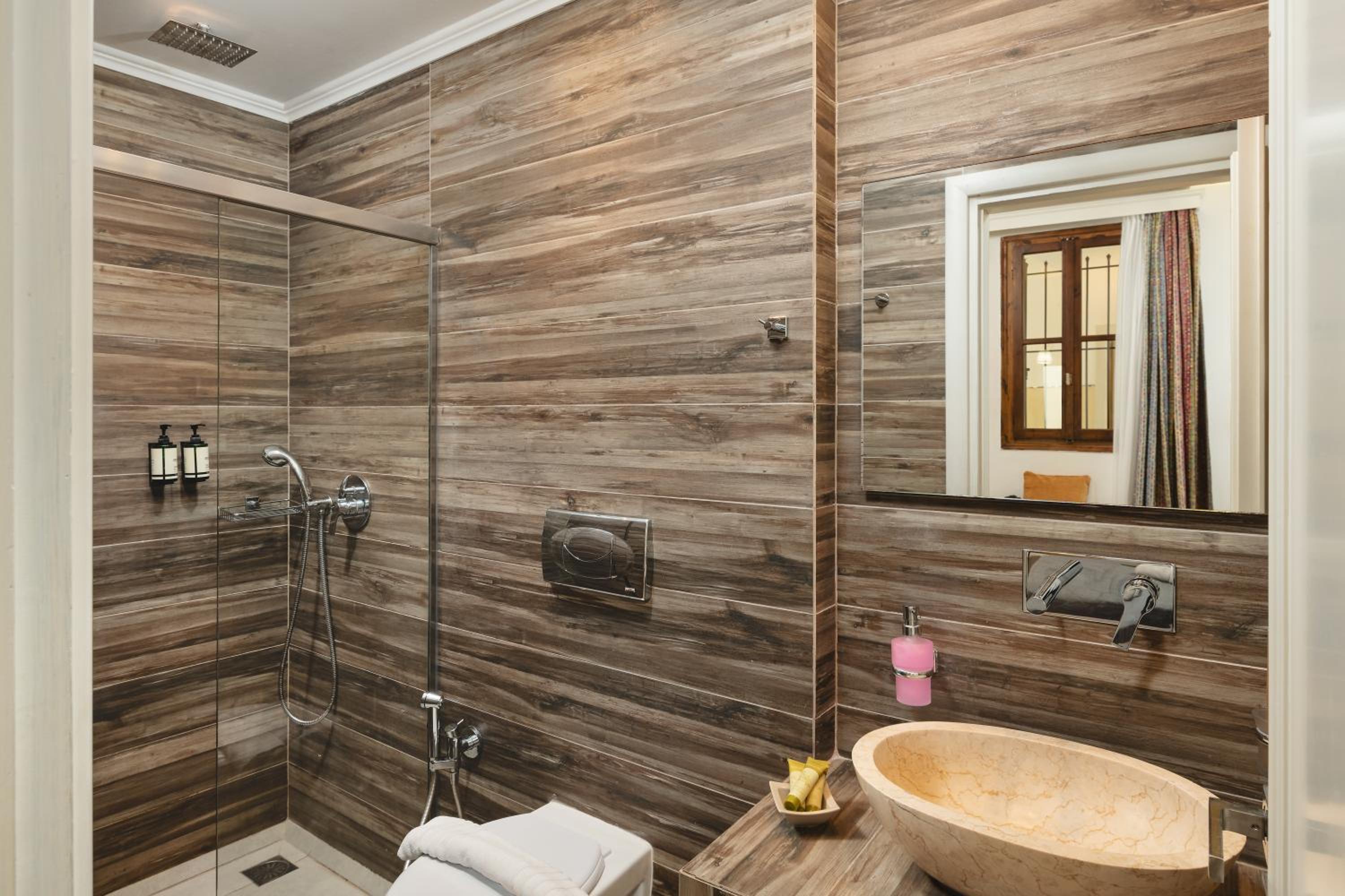 Standard Double or Twin Room thumbnail 5