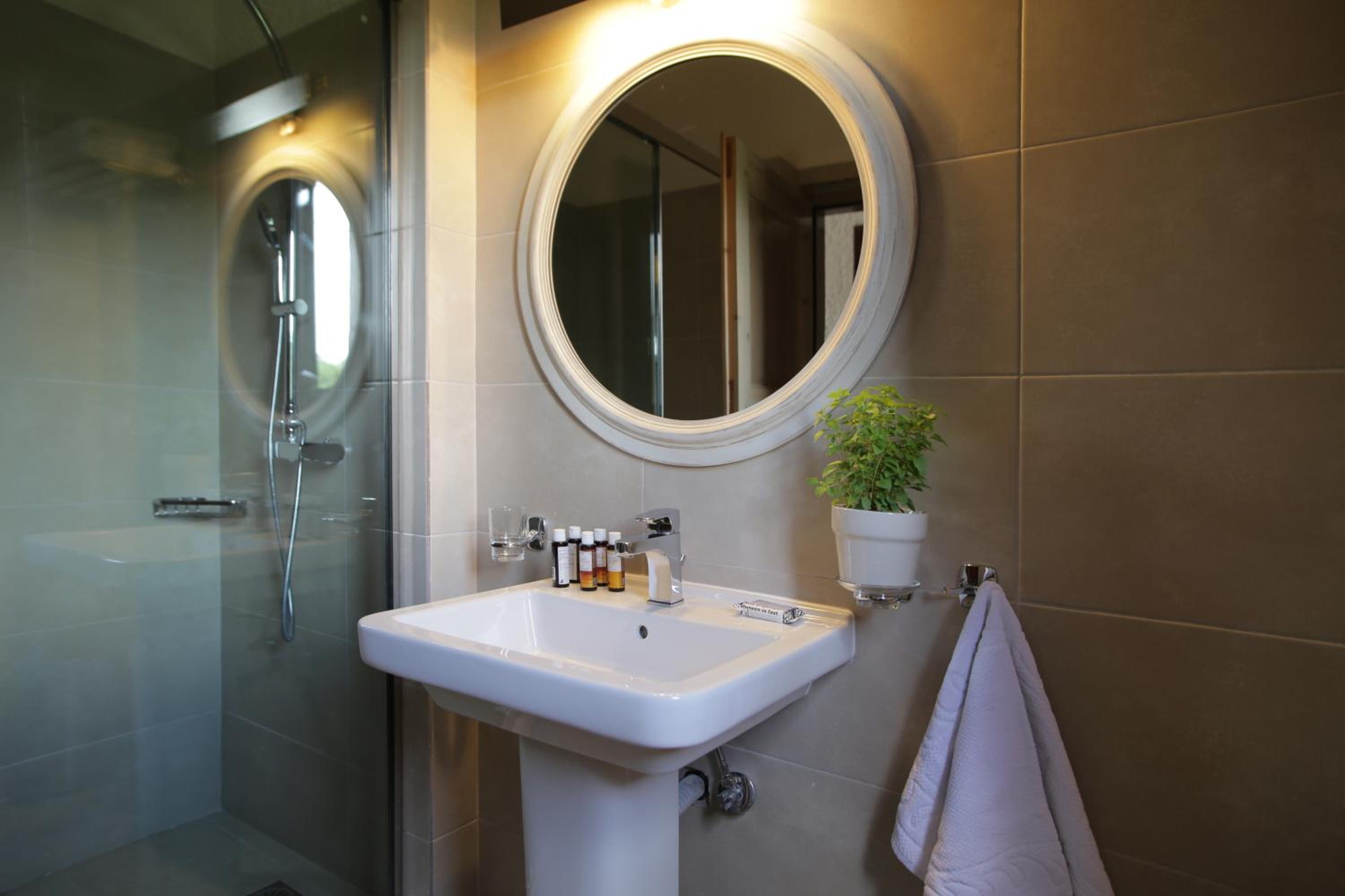 Two Bedroom Suite with Pool View - Photo 2