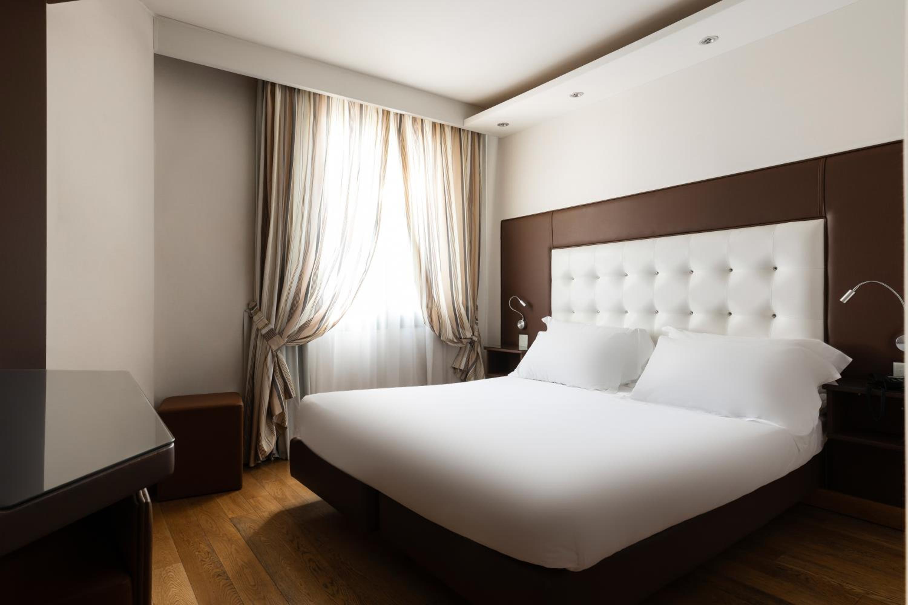Standard Double Room - Photo 1