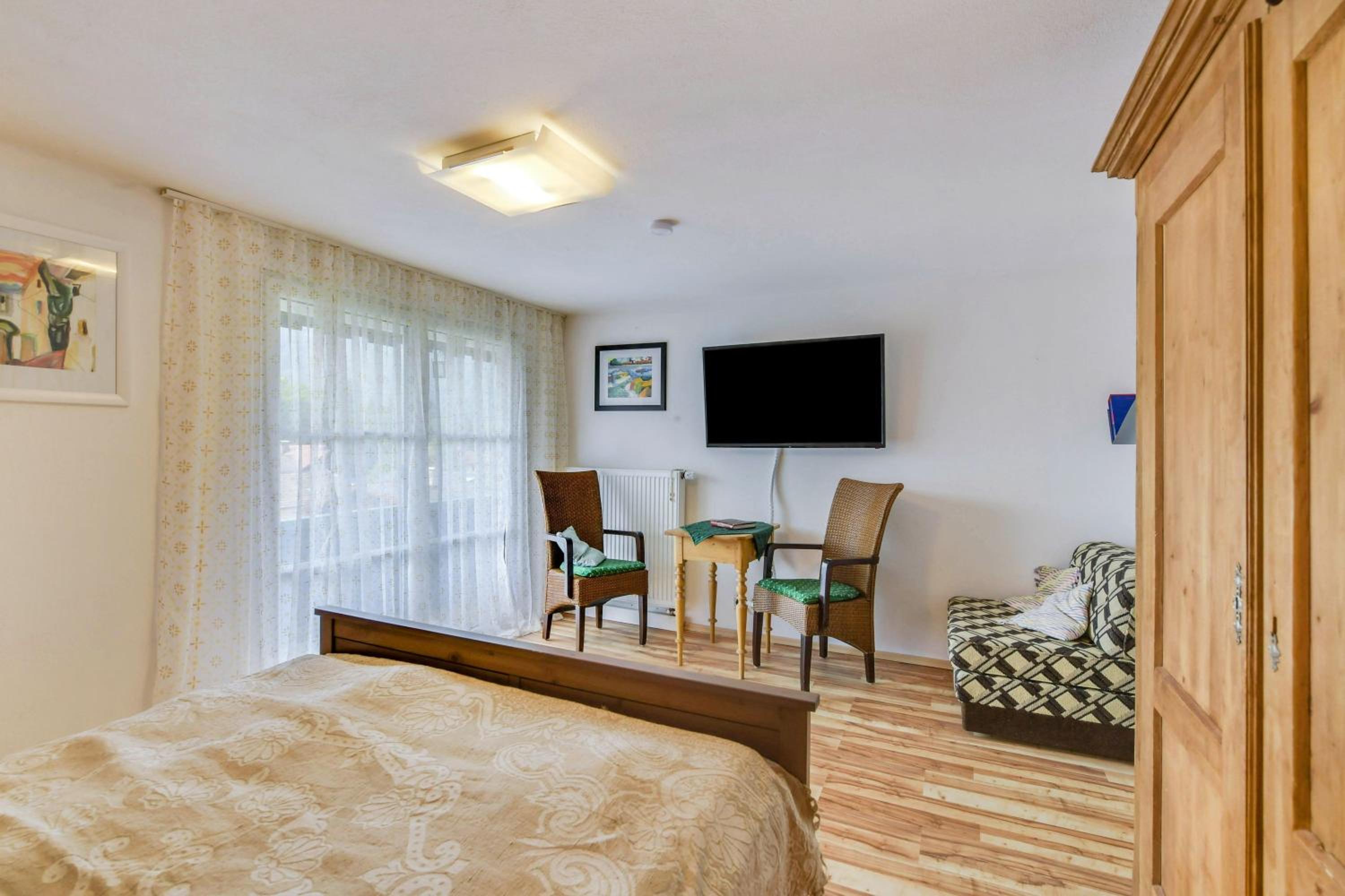 Three-Bedroom House photo 2