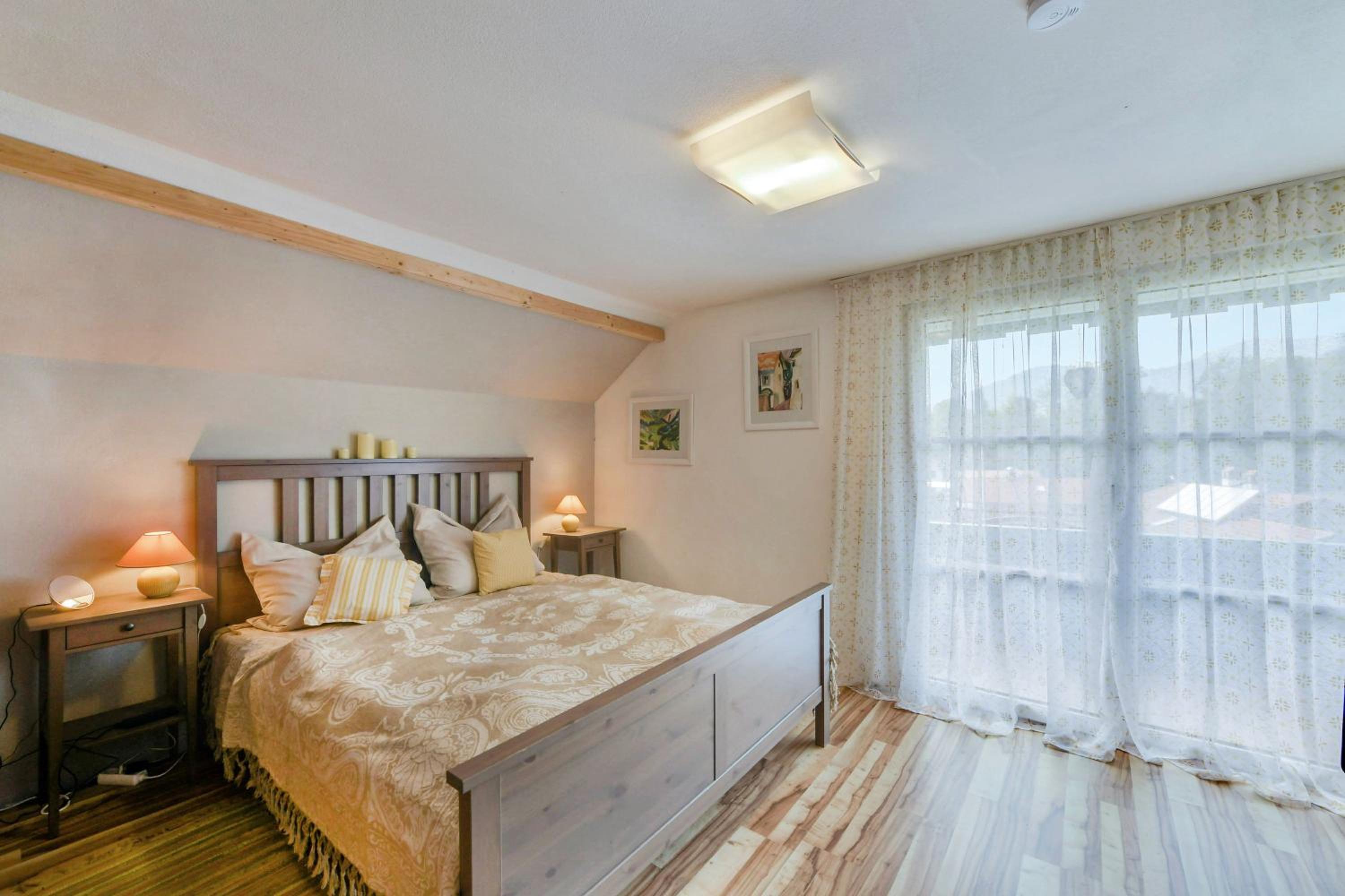 Three-Bedroom House photo 3